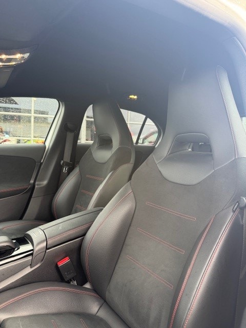 MERCEDES-BENZ A 200 AMG Line 7G-DCT-image-11