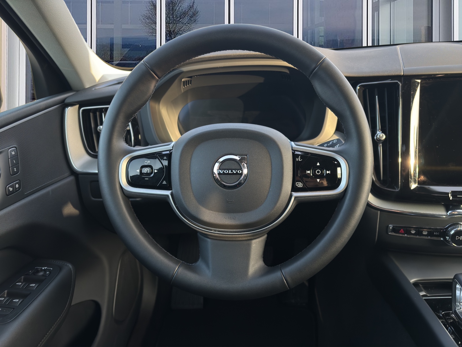 VOLVO XC60 2.0 B5 MH Plus Dark AWD-image-11
