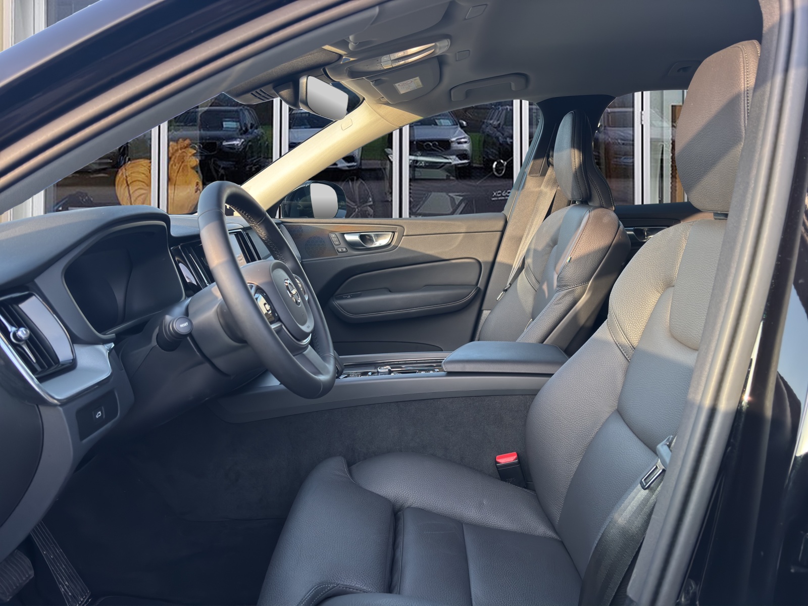VOLVO XC60 2.0 B5 MH Plus Dark AWD-image-8