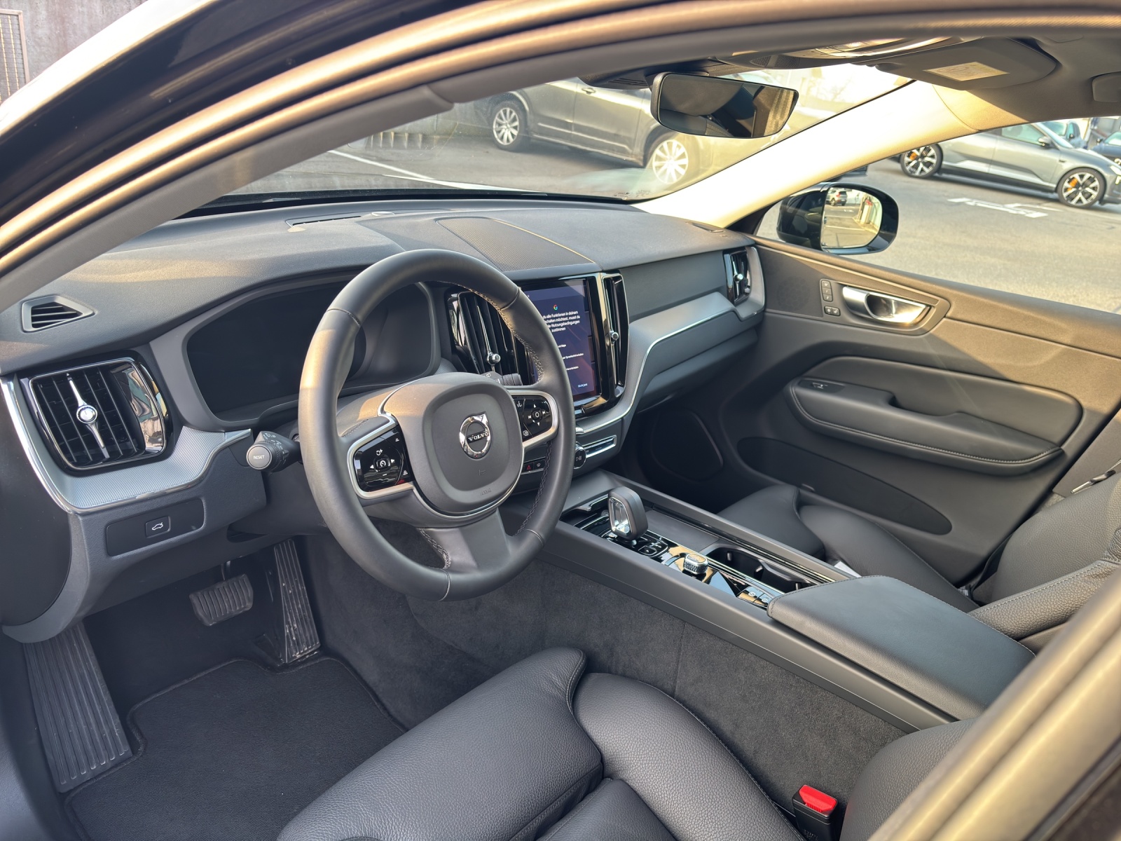 VOLVO XC60 2.0 B5 MH Plus Dark AWD-image-9