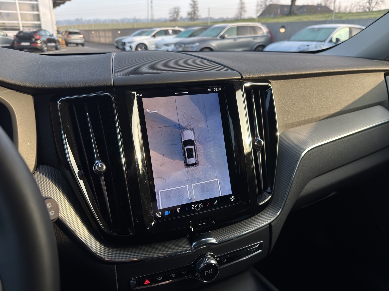 VOLVO XC60 2.0 B5 MH Plus Dark AWD-image-14