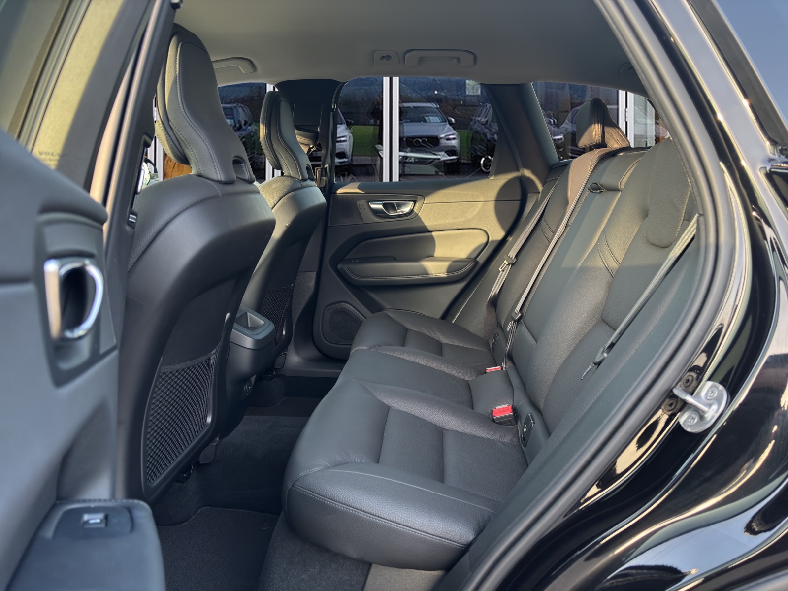 VOLVO XC60 2.0 B5 MH Plus Dark AWD-image-7