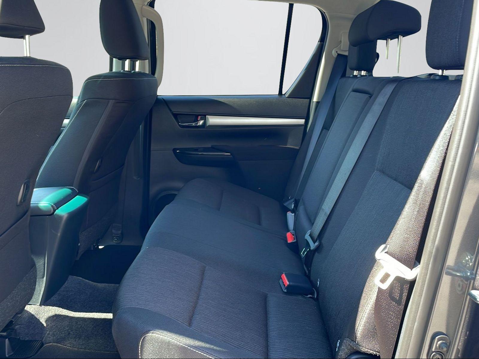 TOYOTA Hilux Double Cab.-Pick-up 2.4 D-4D 150 Style-image-8