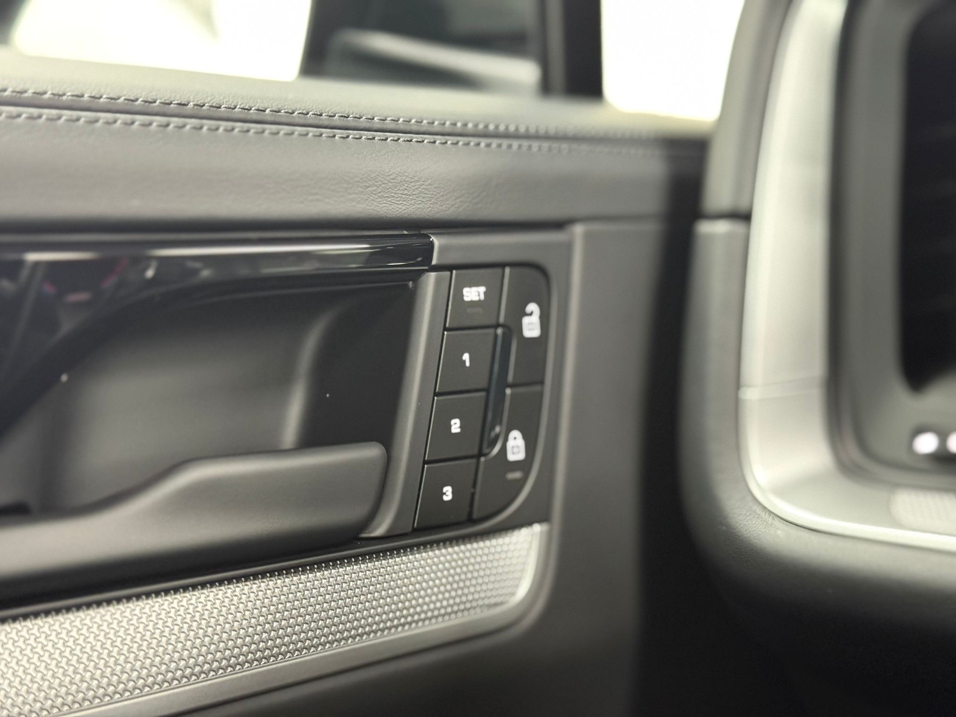 PORSCHE Cayenne Tiptronic-image-26