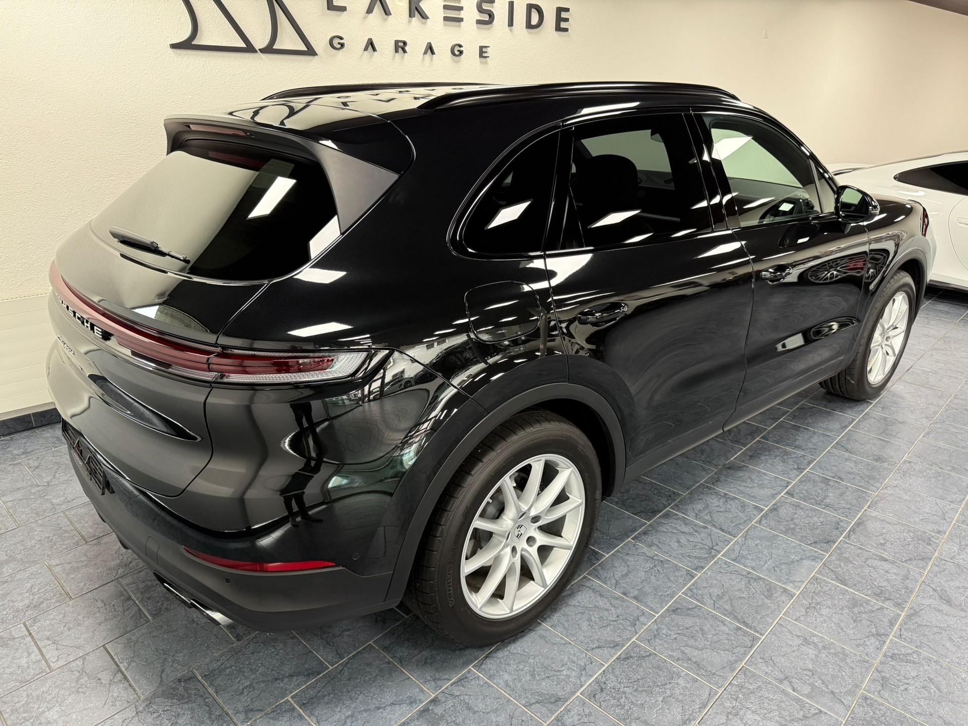 PORSCHE Cayenne Tiptronic-showroom-element-3