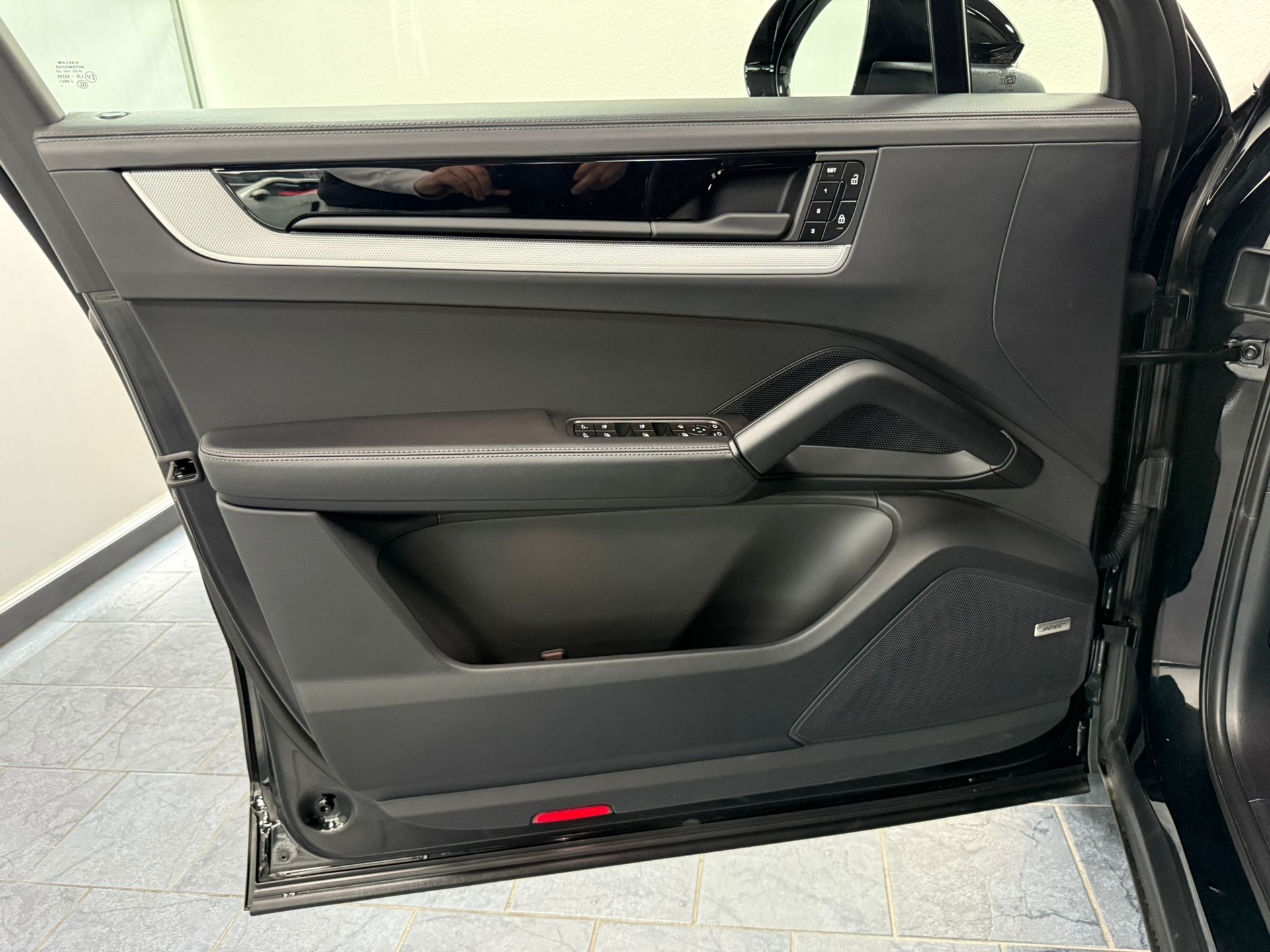 PORSCHE Cayenne Tiptronic-image-11