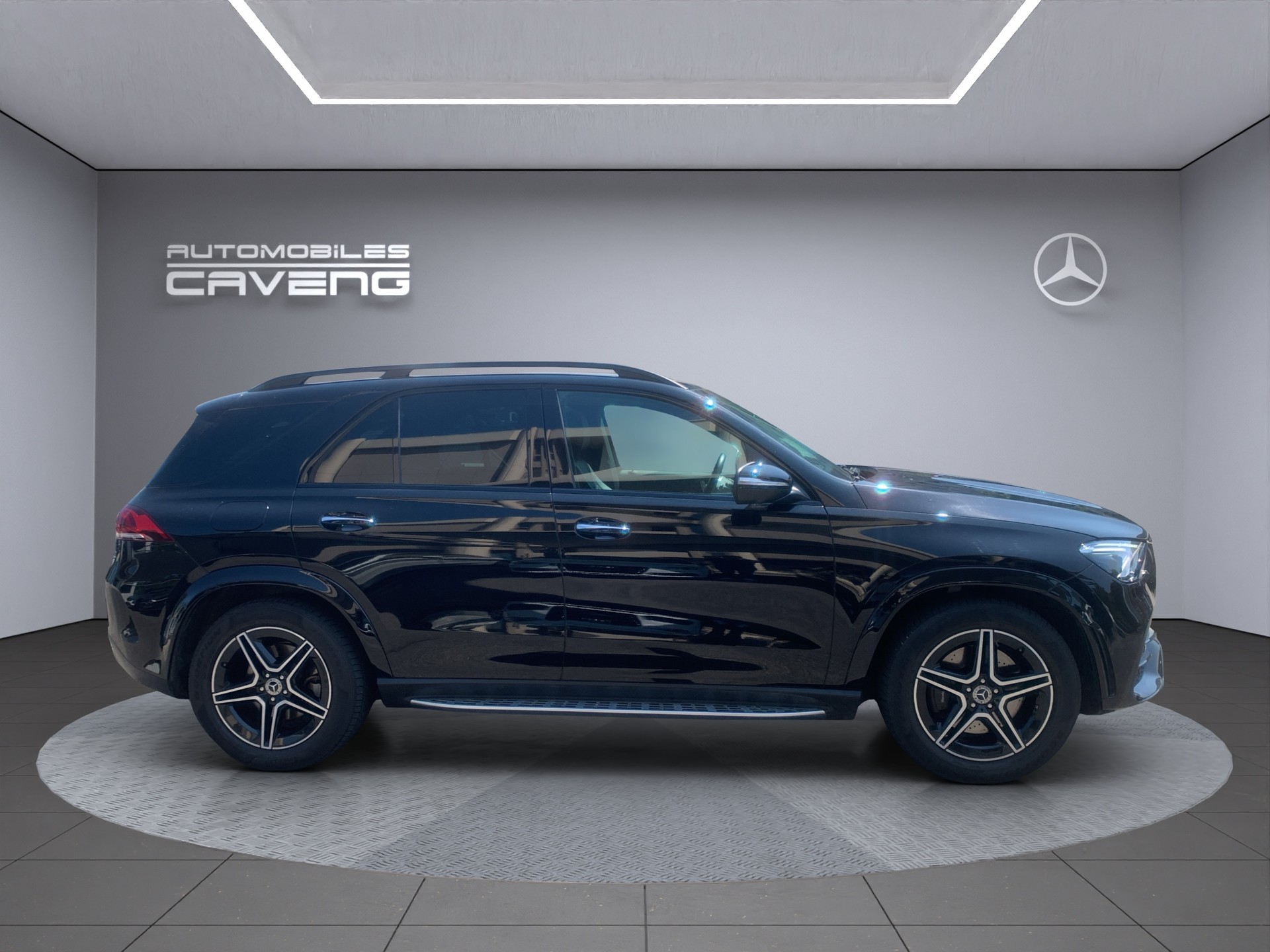 MERCEDES-BENZ GLE 300 d 4Matic AMG Line 9G-Tronic-image-5