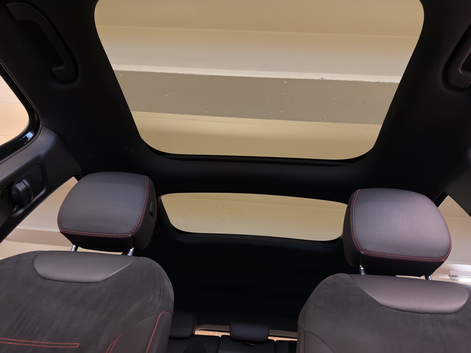 MERCEDES-BENZ EQB 300 4M-image-16