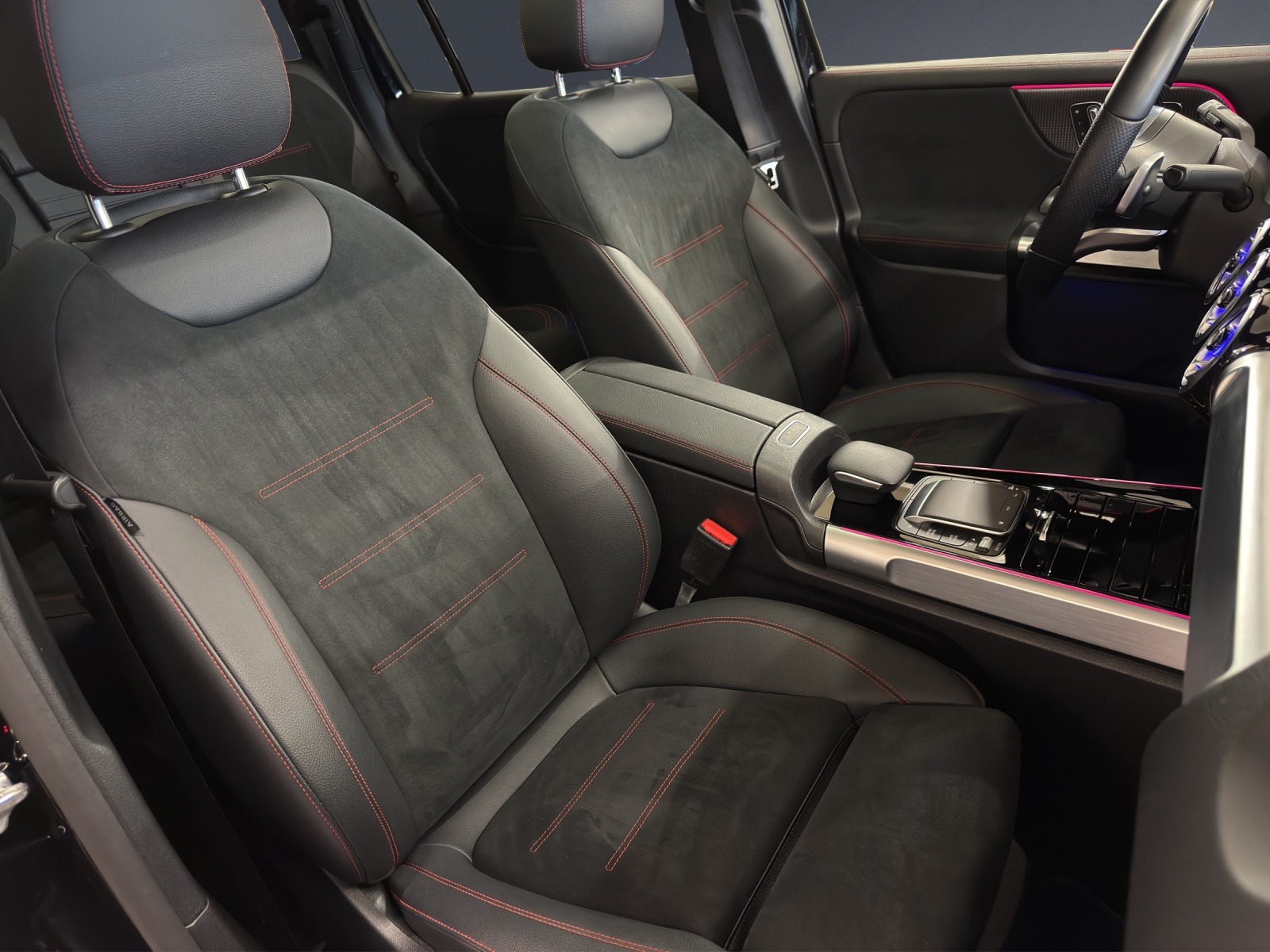 MERCEDES-BENZ EQB 300 4M-image-13