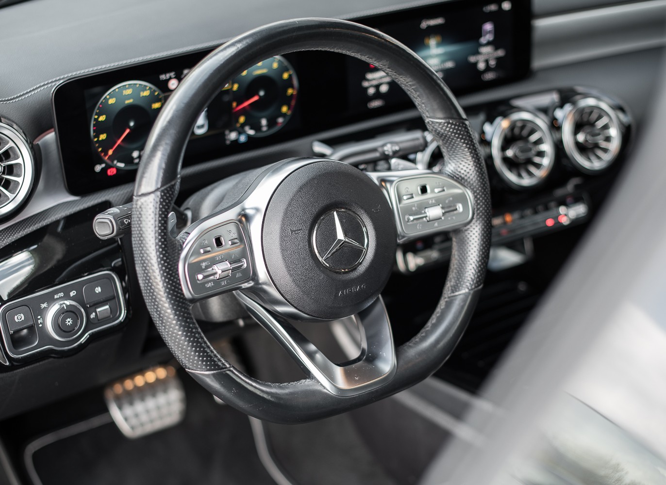 MERCEDES-BENZ CLA 250 AMG Line 4Matic-image-8