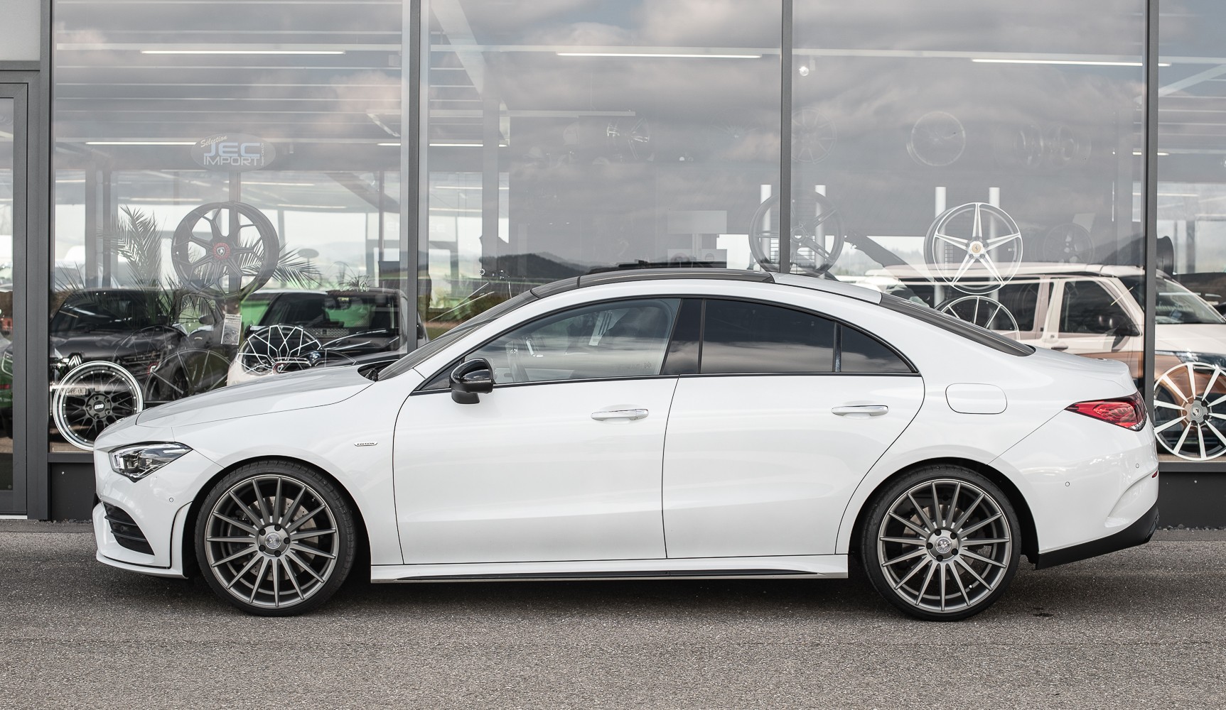 MERCEDES-BENZ CLA 250 AMG Line 4Matic