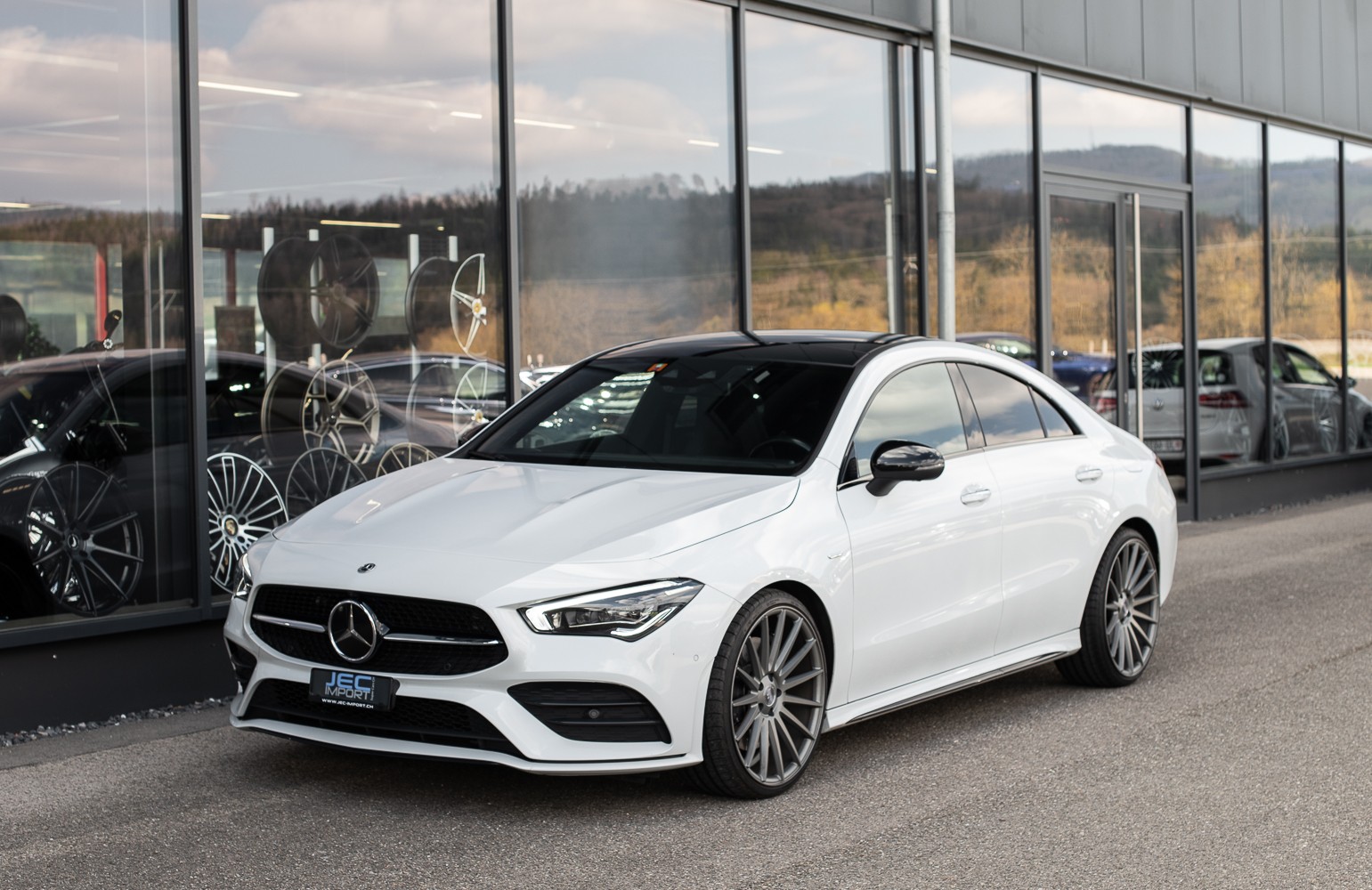 MERCEDES-BENZ CLA 250 AMG Line 4Matic-showroom-element-1