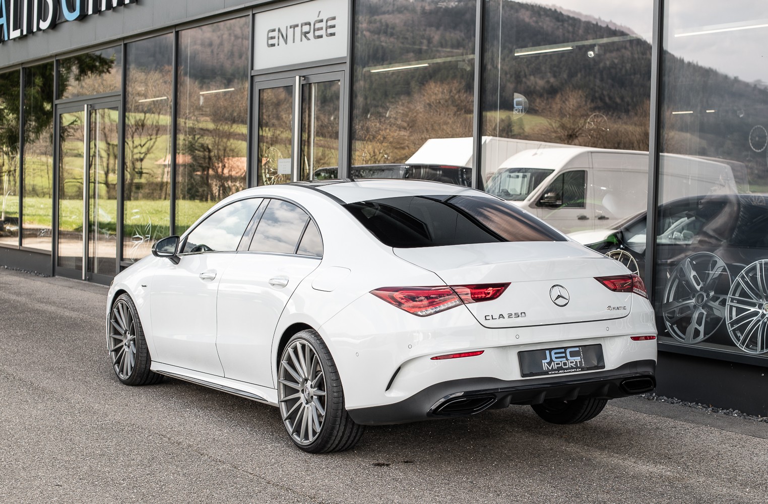 MERCEDES-BENZ CLA 250 AMG Line 4Matic-showroom-element-3