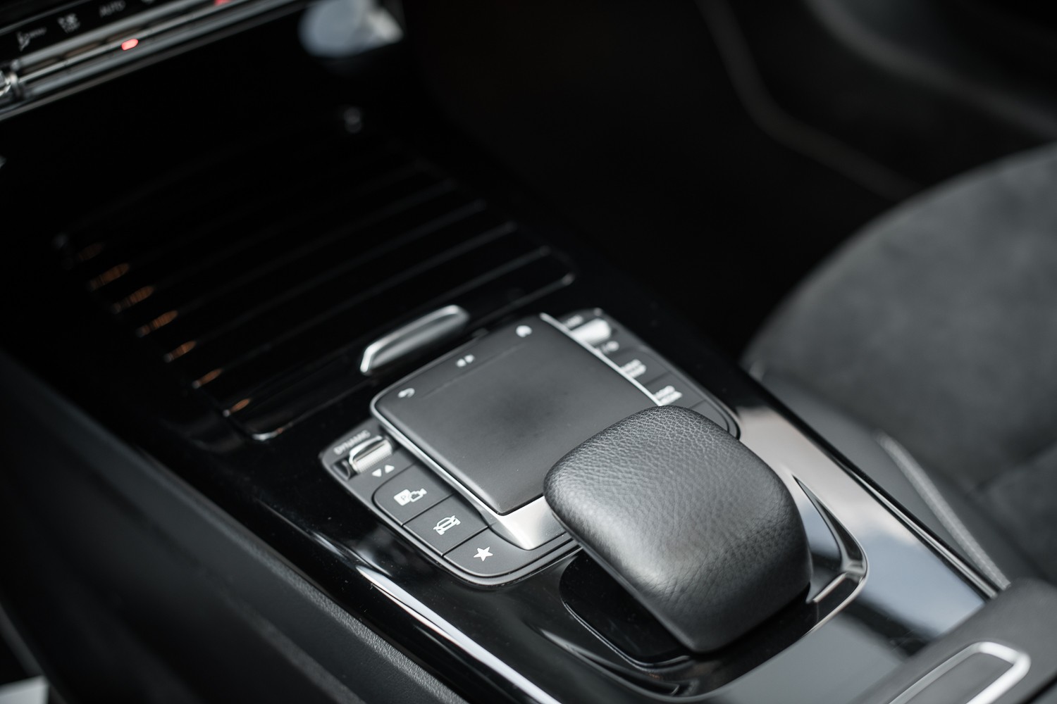 MERCEDES-BENZ CLA 250 AMG Line 4Matic-image-15