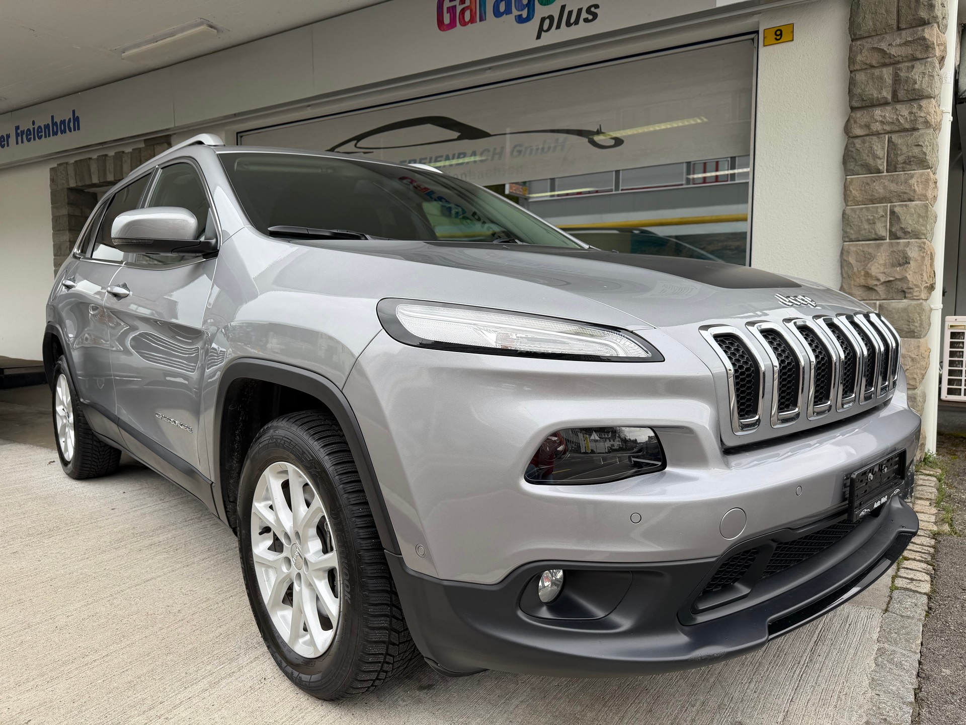 JEEP Cherokee 2.0TD Limited AWD 9ATX-showroom-element-2