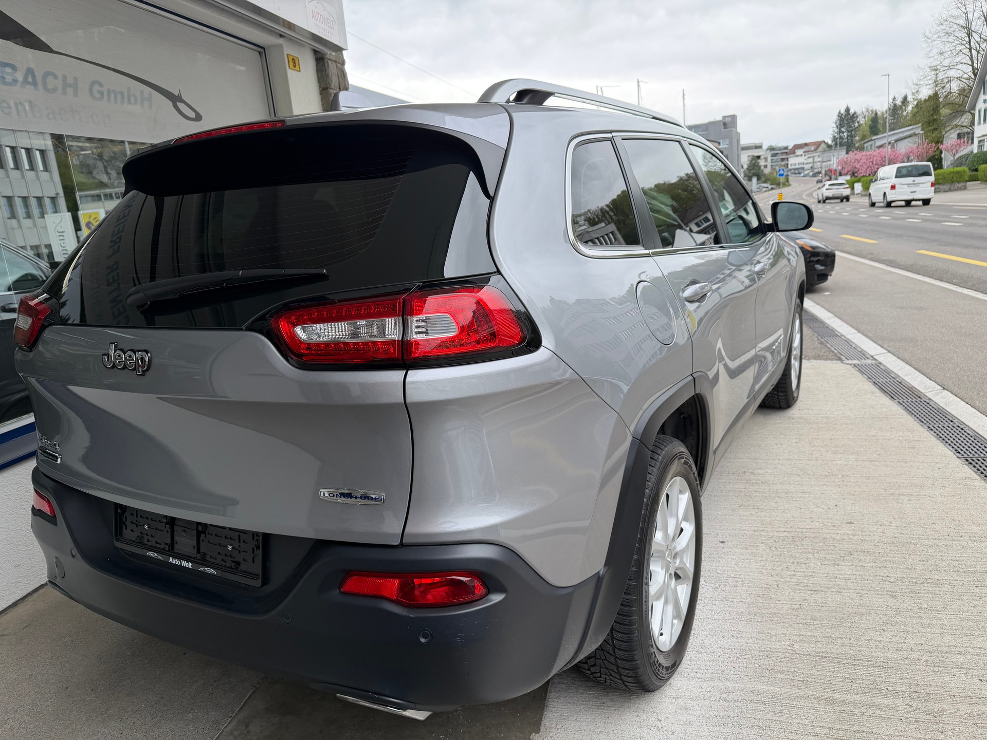 JEEP Cherokee 2.0TD Limited AWD 9ATX-showroom-element-3