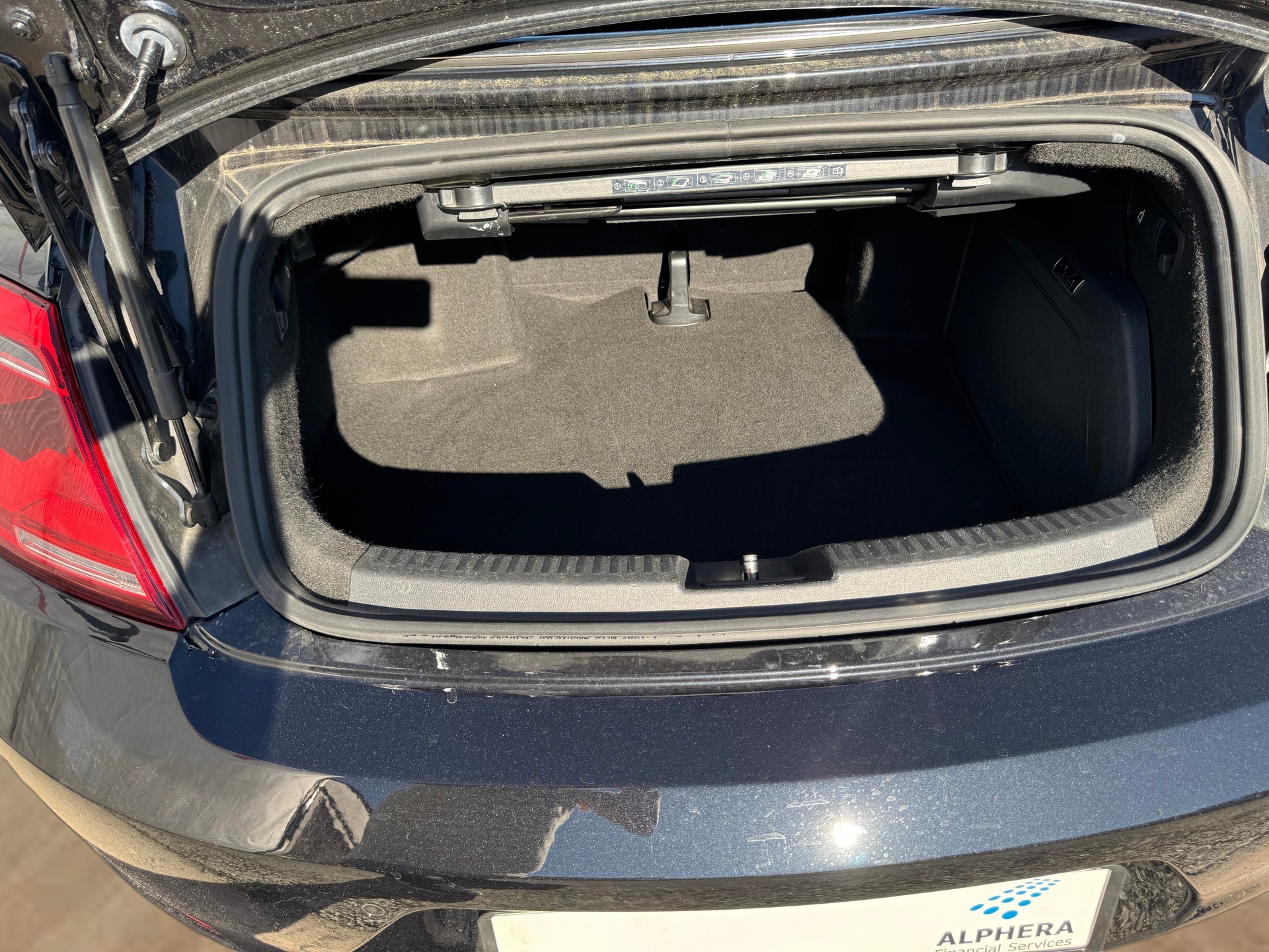 VW Beetle Cabrio 1.4 TSI Sport DSG / Einzigartige Rarität mit Top Ausstattung, hervorragendem Zustand und idealer Fahrkombination-image-7
