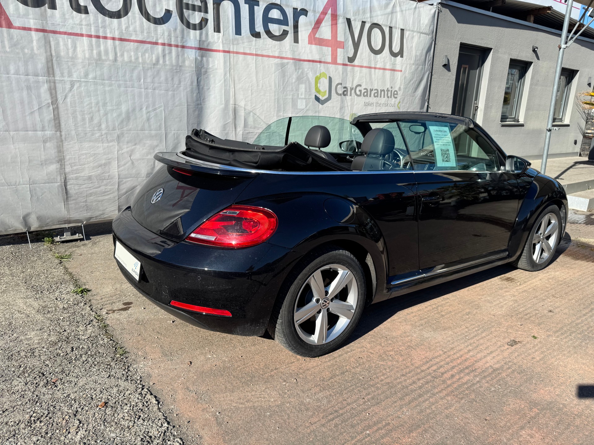 VW Beetle Cabrio 1.4 TSI Sport DSG / Einzigartige Rarität mit Top Ausstattung, hervorragendem Zustand und idealer Fahrkombination-image-5