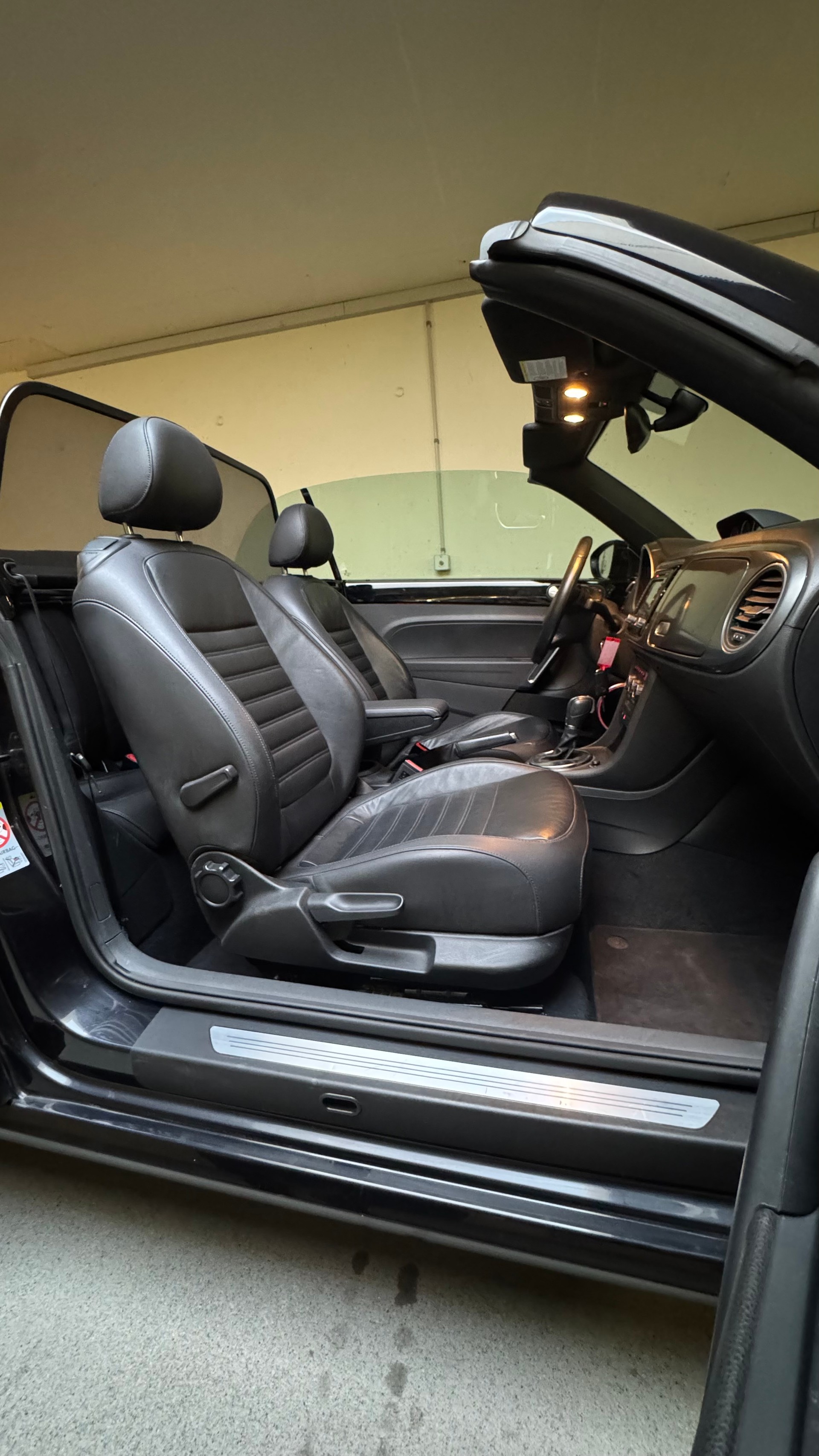 VW Beetle Cabrio 1.4 TSI Sport DSG / Einzigartige Rarität mit Top Ausstattung, hervorragendem Zustand und idealer Fahrkombination-image-20
