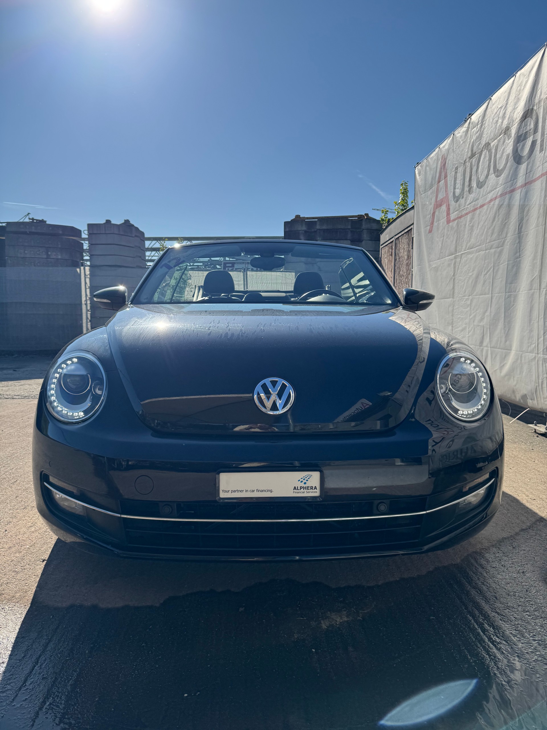 VW Beetle Cabrio 1.4 TSI Sport DSG / Einzigartige Rarität mit Top Ausstattung, hervorragendem Zustand und idealer Fahrkombination-showroom-element-2