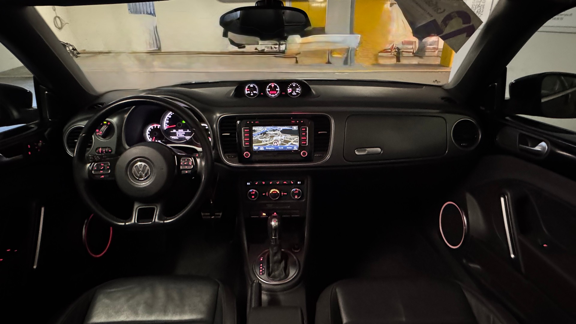 VW Beetle Cabrio 1.4 TSI Sport DSG / Einzigartige Rarität mit Top Ausstattung, hervorragendem Zustand und idealer Fahrkombination-image-22