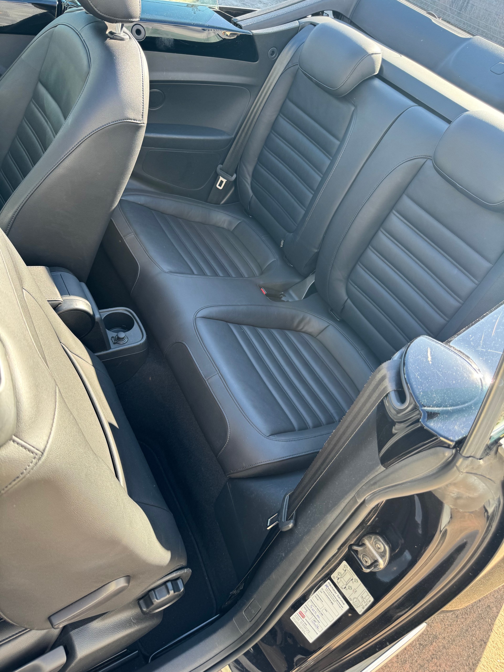 VW Beetle Cabrio 1.4 TSI Sport DSG / Einzigartige Rarität mit Top Ausstattung, hervorragendem Zustand und idealer Fahrkombination-image-11