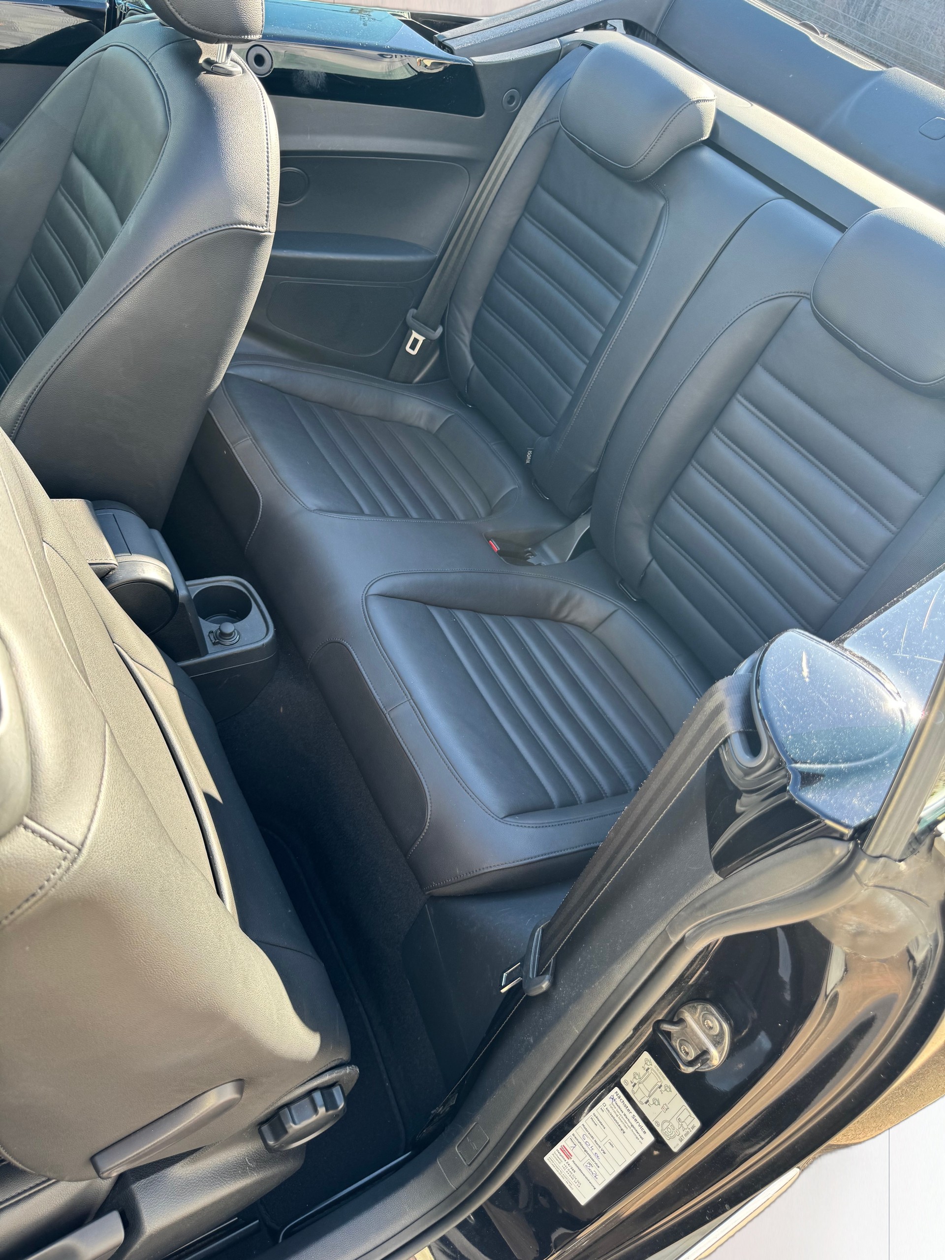 VW Beetle Cabrio 1.4 TSI Sport DSG / Einzigartige Rarität mit Top Ausstattung, hervorragendem Zustand und idealer Fahrkombination-image-11