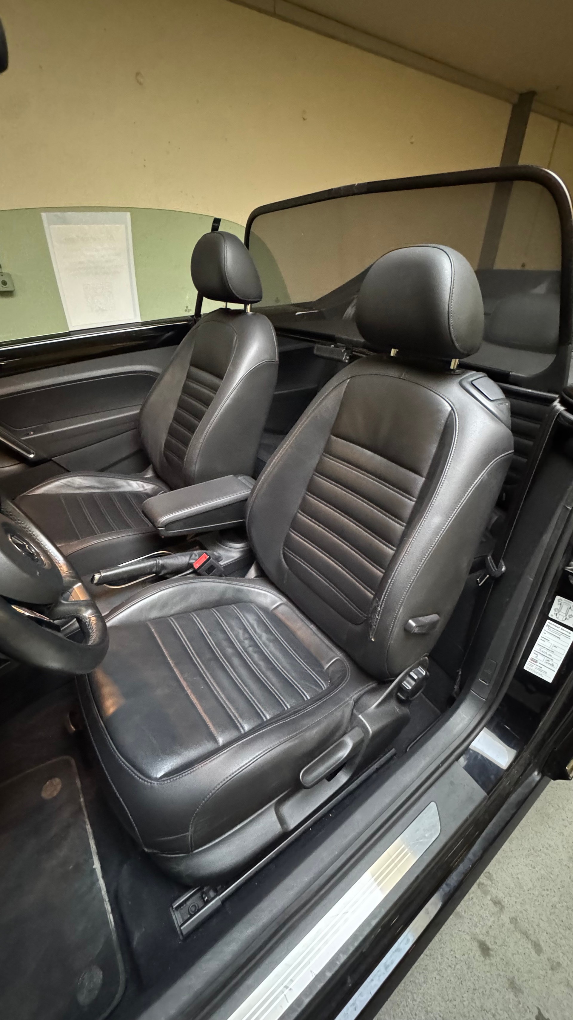 VW Beetle Cabrio 1.4 TSI Sport DSG / Einzigartige Rarität mit Top Ausstattung, hervorragendem Zustand und idealer Fahrkombination-image-18