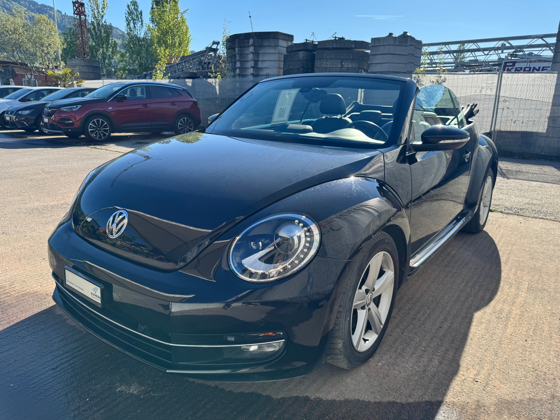 VW Beetle Cabrio 1.4 TSI Sport DSG / Einzigartige Rarität mit Top Ausstattung, hervorragendem Zustand und idealer Fahrkombination-showroom-element-3