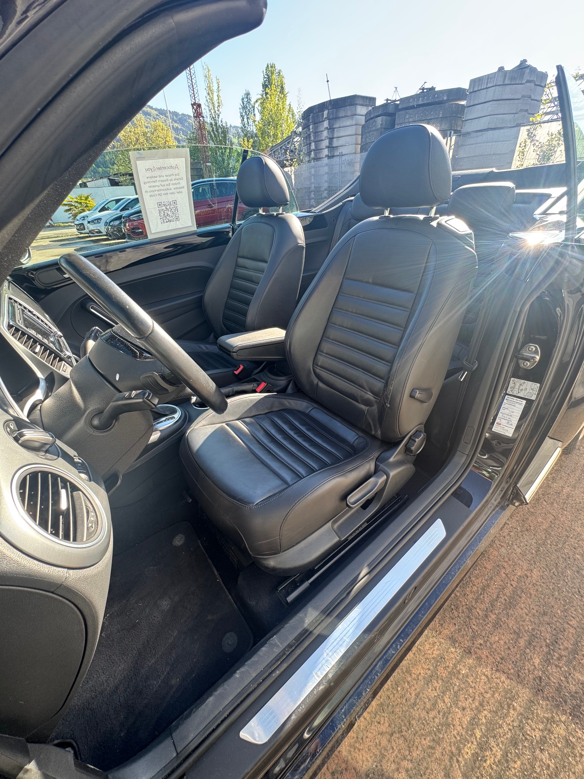 VW Beetle Cabrio 1.4 TSI Sport DSG / Einzigartige Rarität mit Top Ausstattung, hervorragendem Zustand und idealer Fahrkombination-image-10