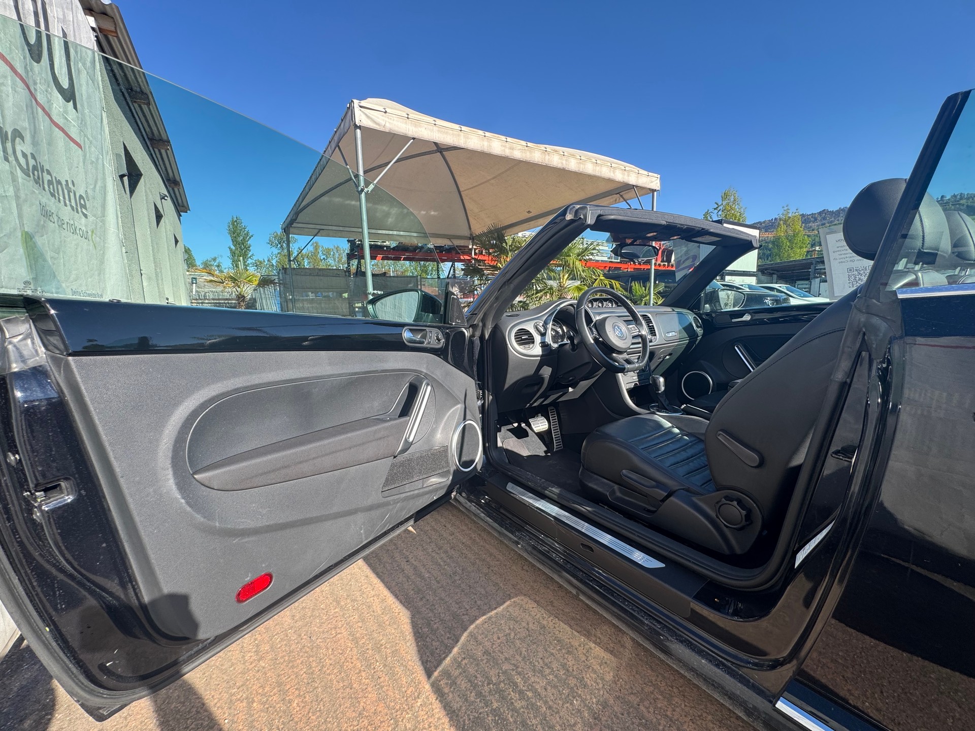 VW Beetle Cabrio 1.4 TSI Sport DSG / Einzigartige Rarität mit Top Ausstattung, hervorragendem Zustand und idealer Fahrkombination-image-8