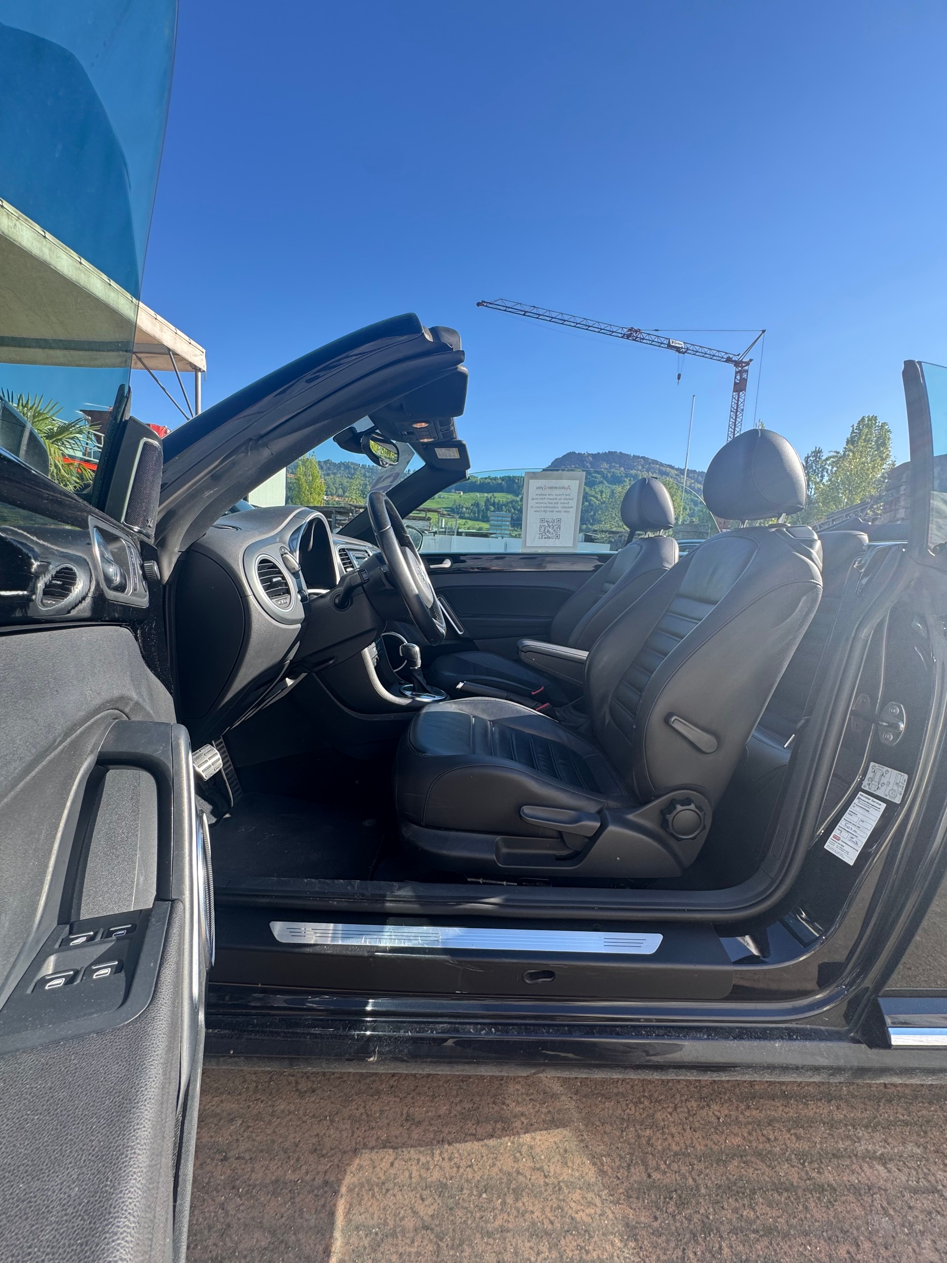 VW Beetle Cabrio 1.4 TSI Sport DSG / Einzigartige Rarität mit Top Ausstattung, hervorragendem Zustand und idealer Fahrkombination-image-9