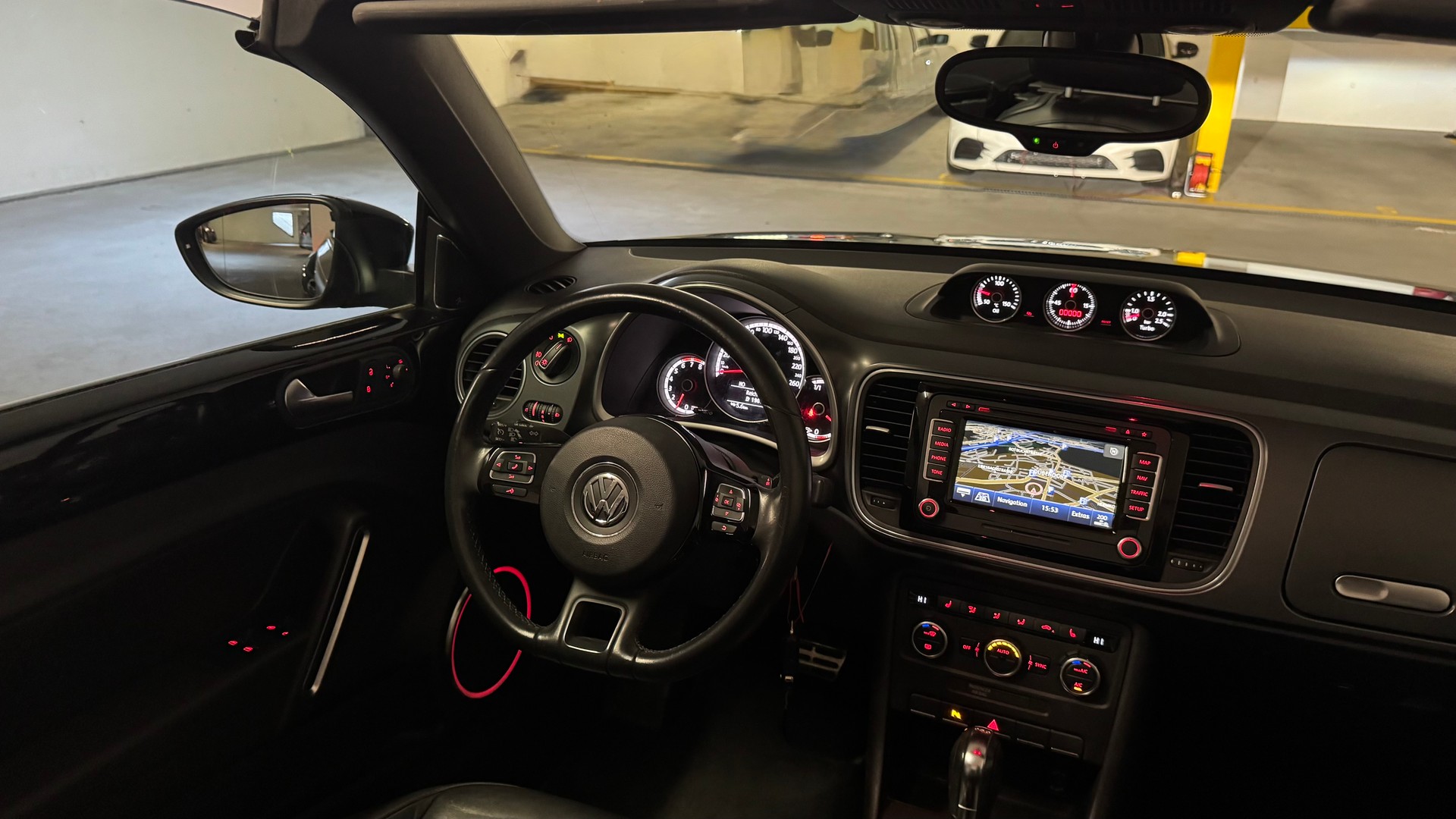 VW Beetle Cabrio 1.4 TSI Sport DSG / Einzigartige Rarität mit Top Ausstattung, hervorragendem Zustand und idealer Fahrkombination-image-23