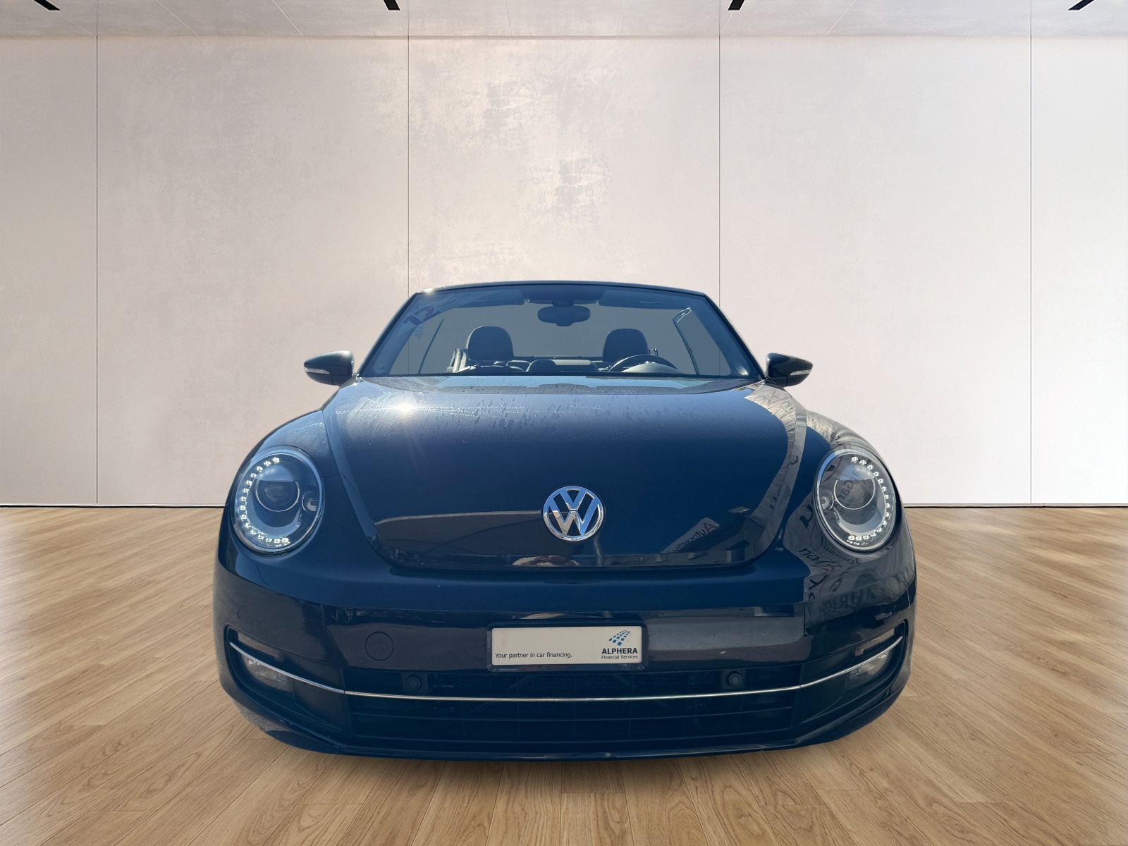 VW Beetle Cabrio 1.4 TSI Sport DSG / Einzigartige Rarität mit Top Ausstattung, hervorragendem Zustand und idealer Fahrkombination-showroom-element-2