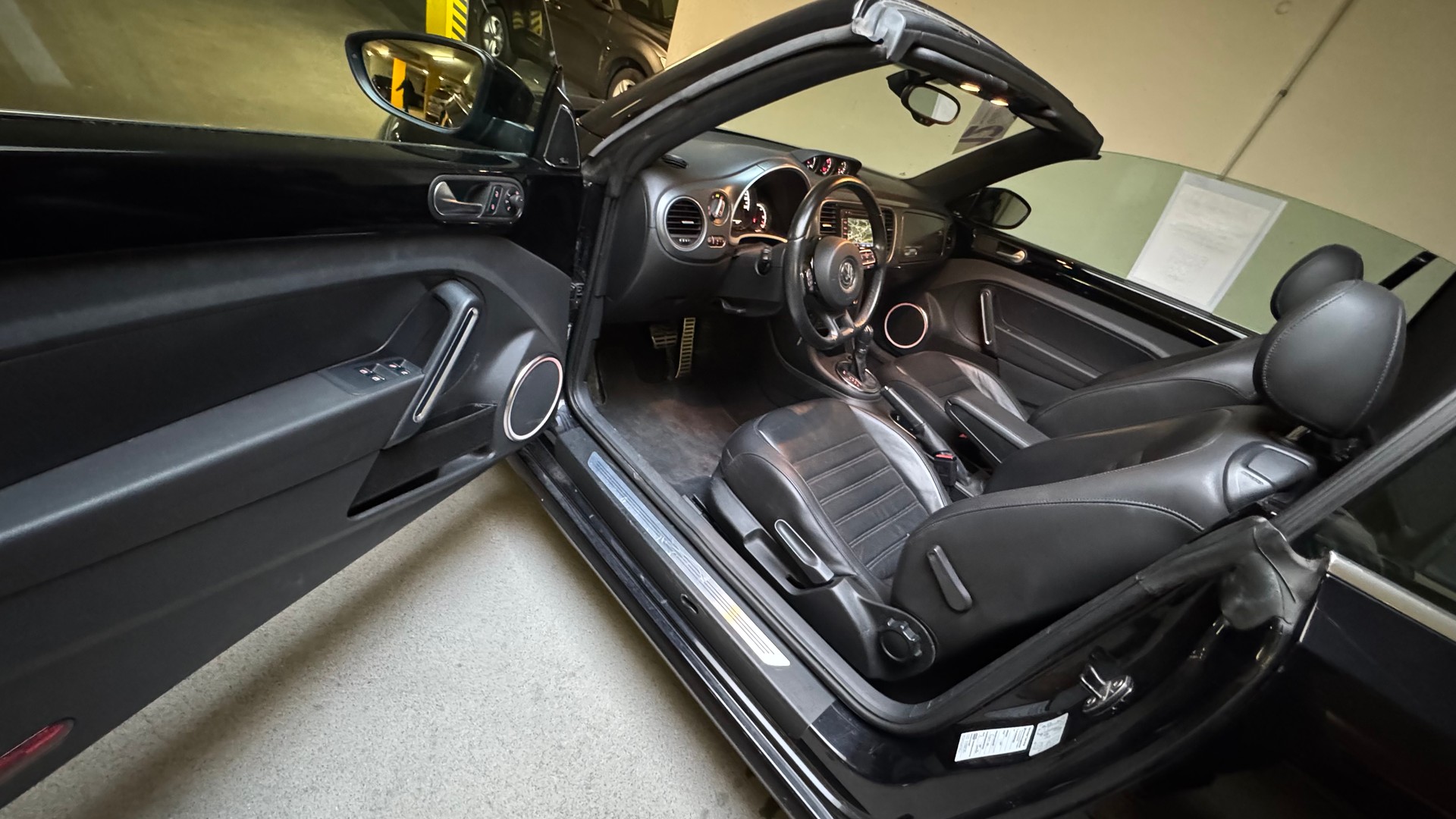 VW Beetle Cabrio 1.4 TSI Sport DSG / Einzigartige Rarität mit Top Ausstattung, hervorragendem Zustand und idealer Fahrkombination-image-16