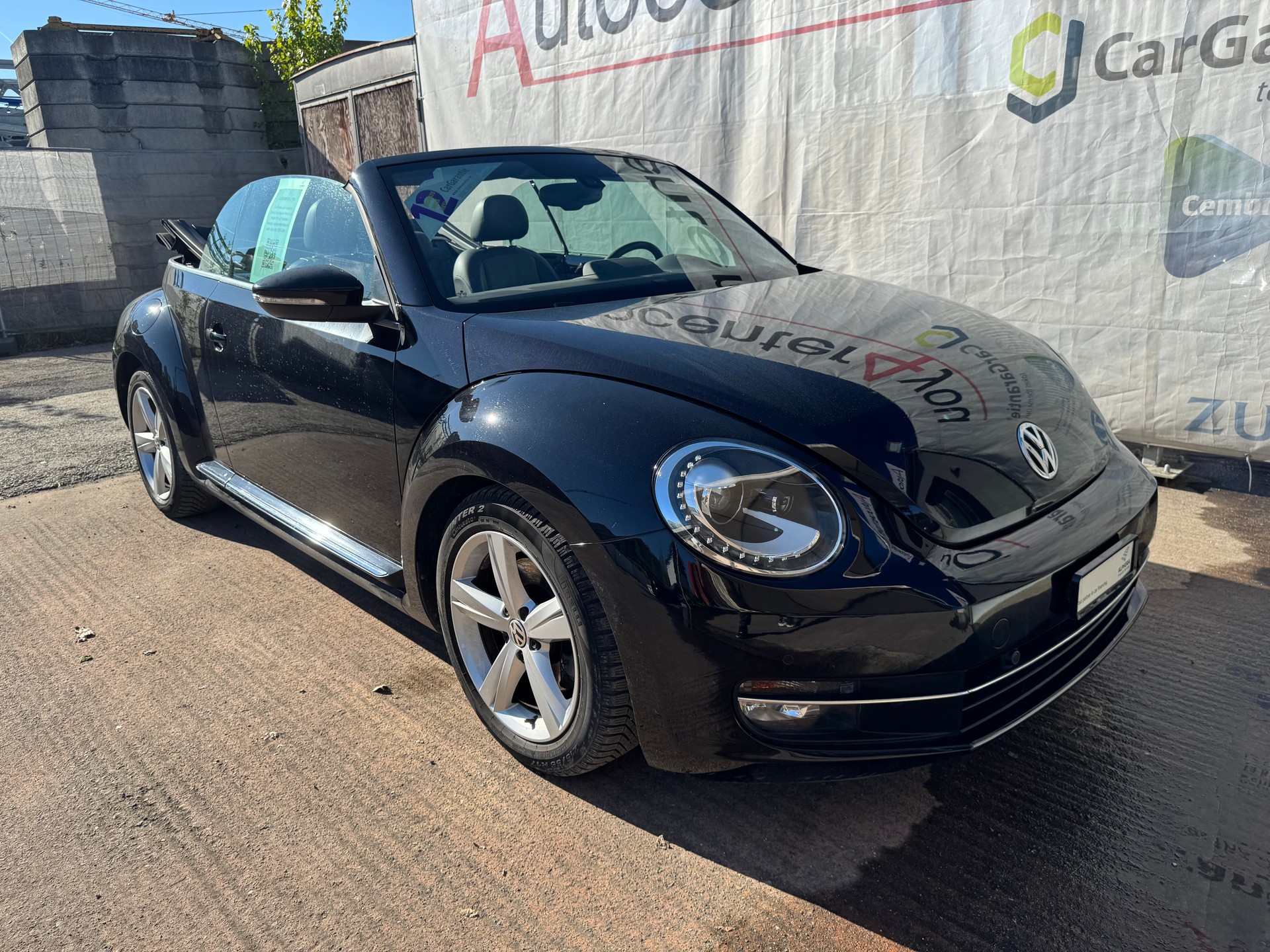VW Beetle Cabrio 1.4 TSI Sport DSG / Einzigartige Rarität mit Top Ausstattung, hervorragendem Zustand und idealer Fahrkombination-showroom-element-1