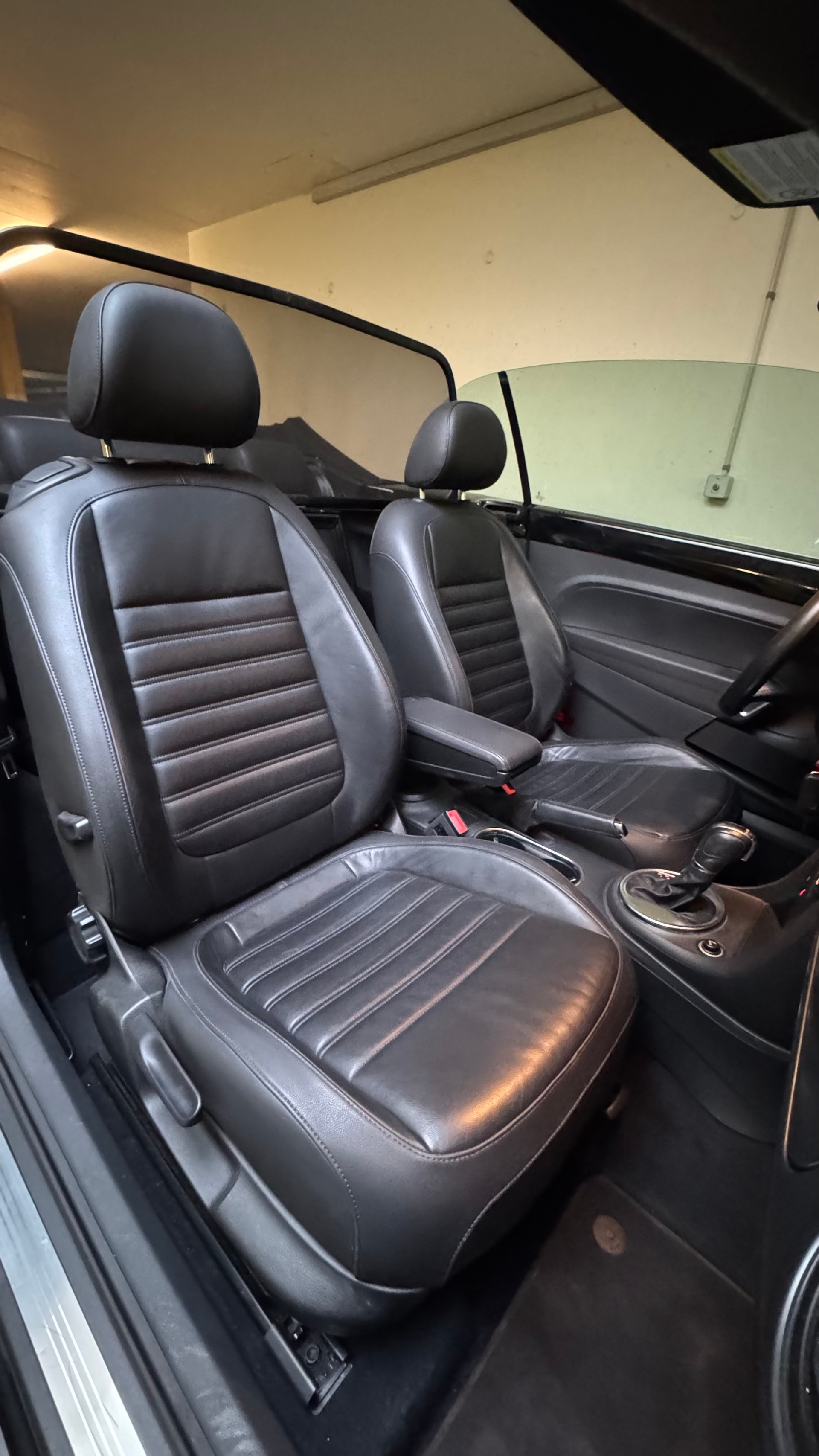 VW Beetle Cabrio 1.4 TSI Sport DSG / Einzigartige Rarität mit Top Ausstattung, hervorragendem Zustand und idealer Fahrkombination-image-21