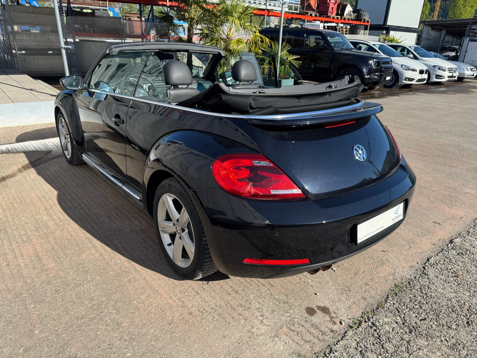 VW Beetle Cabrio 1.4 TSI Sport DSG / Einzigartige Rarität mit Top Ausstattung, hervorragendem Zustand und idealer Fahrkombination-image-6