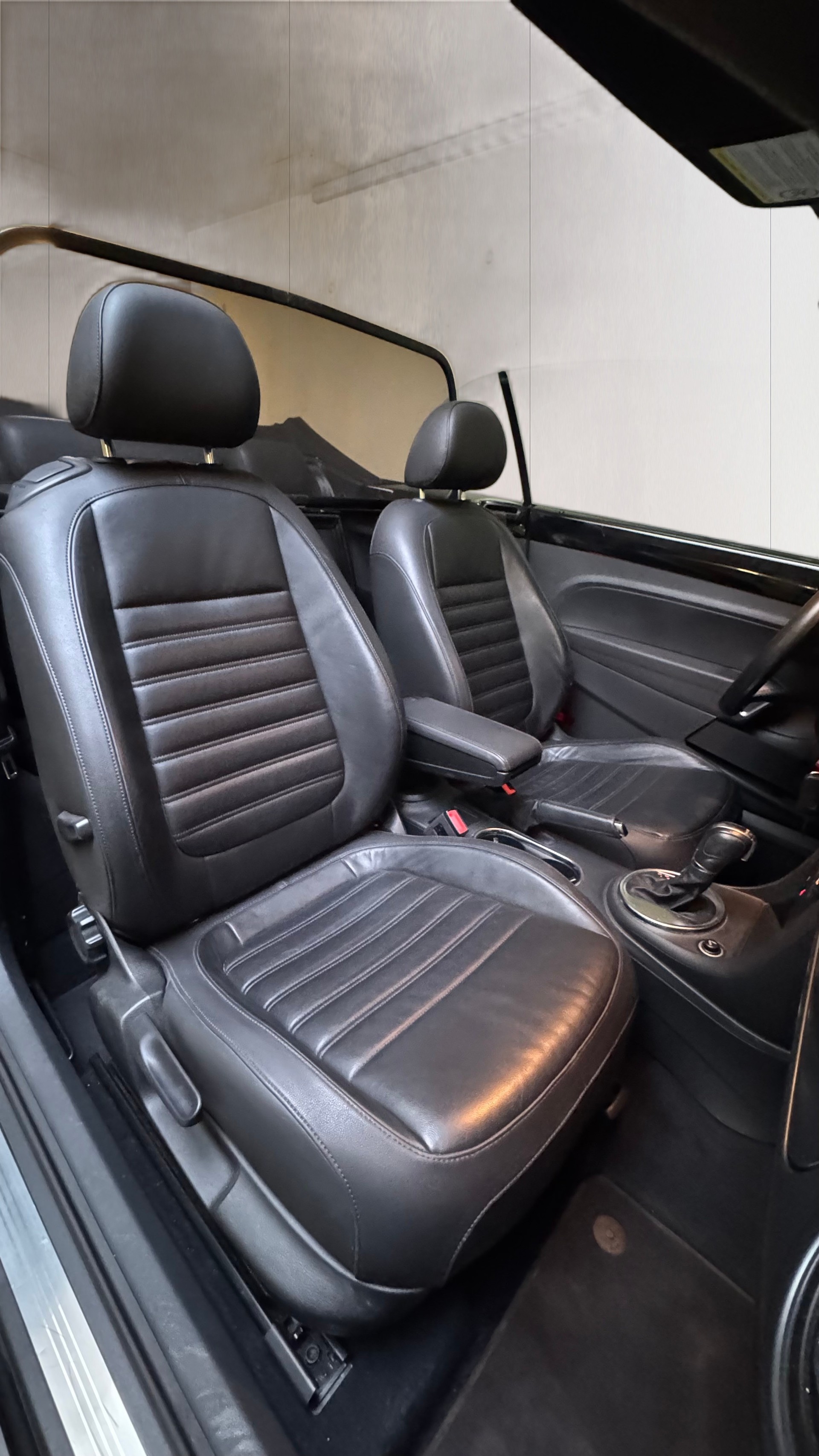 VW Beetle Cabrio 1.4 TSI Sport DSG / Einzigartige Rarität mit Top Ausstattung, hervorragendem Zustand und idealer Fahrkombination-image-21