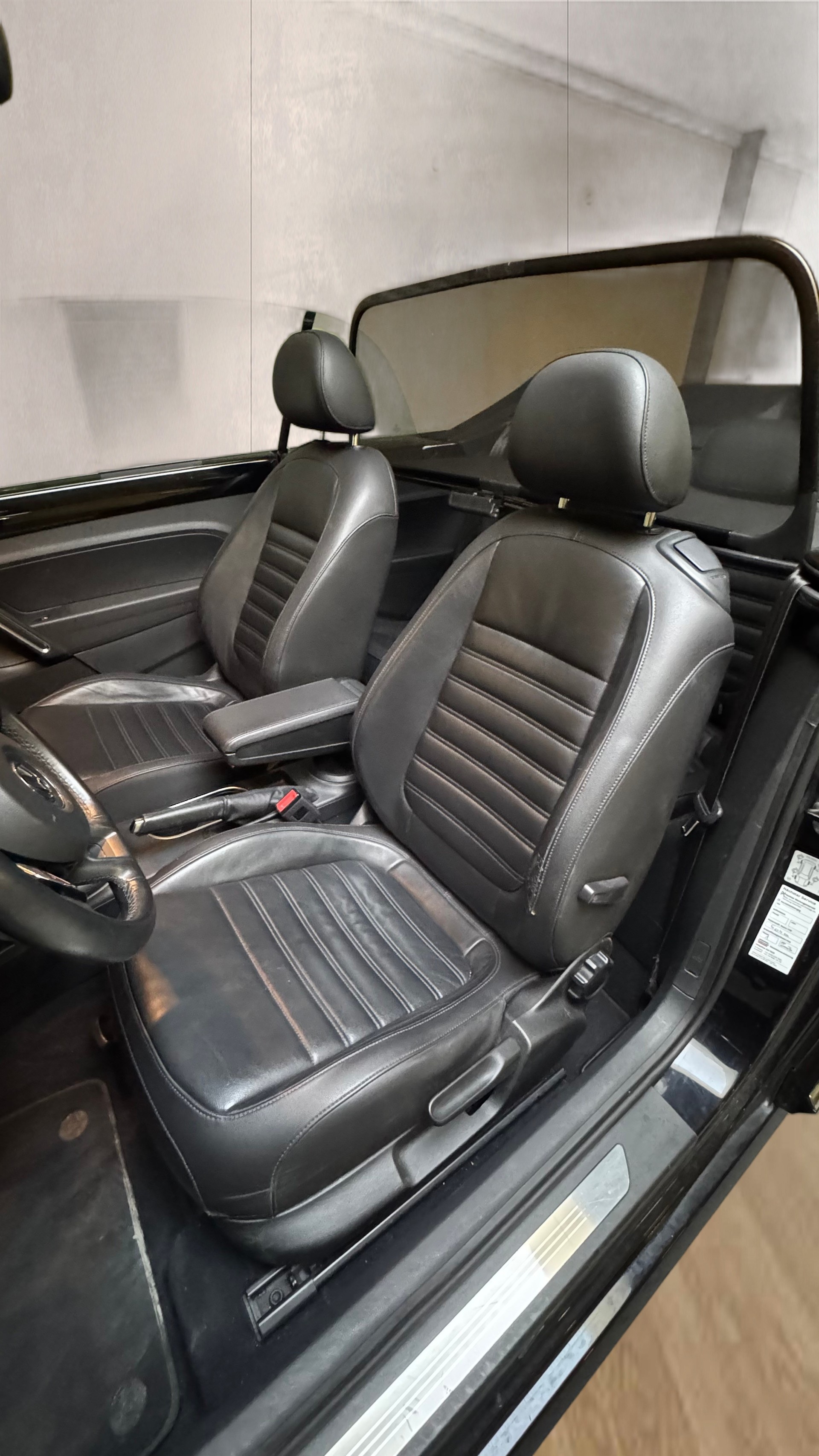 VW Beetle Cabrio 1.4 TSI Sport DSG / Einzigartige Rarität mit Top Ausstattung, hervorragendem Zustand und idealer Fahrkombination-image-18