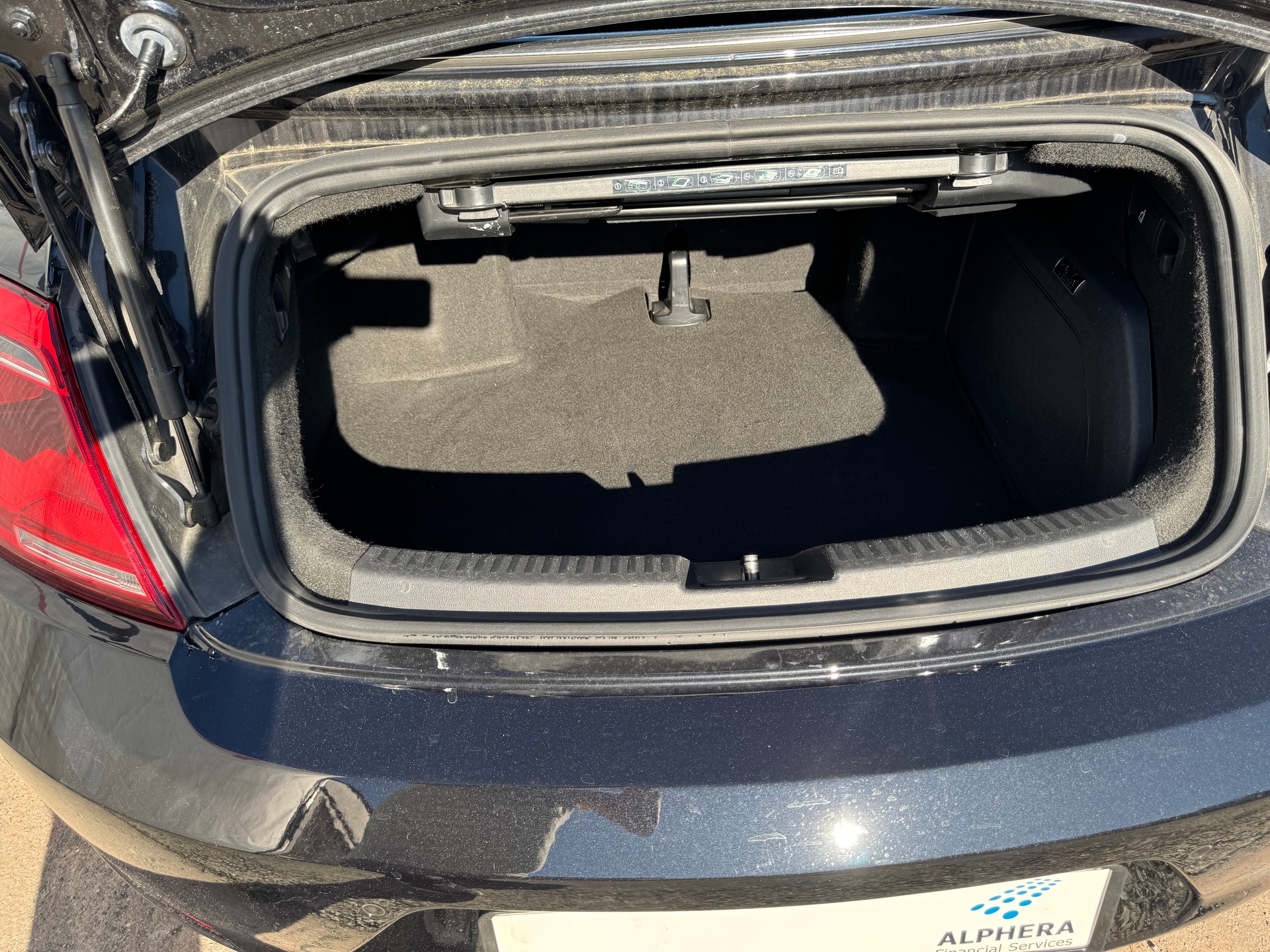 VW Beetle Cabrio 1.4 TSI Sport DSG / Einzigartige Rarität mit Top Ausstattung, hervorragendem Zustand und idealer Fahrkombination-image-7