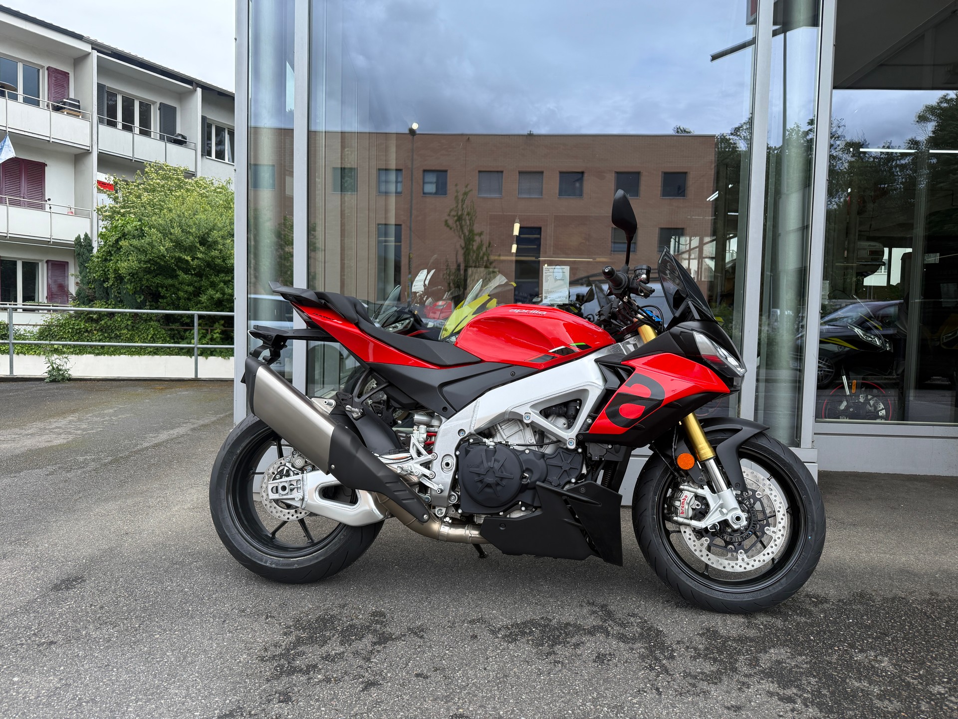 APRILIA Tuono V4 1100-image-1