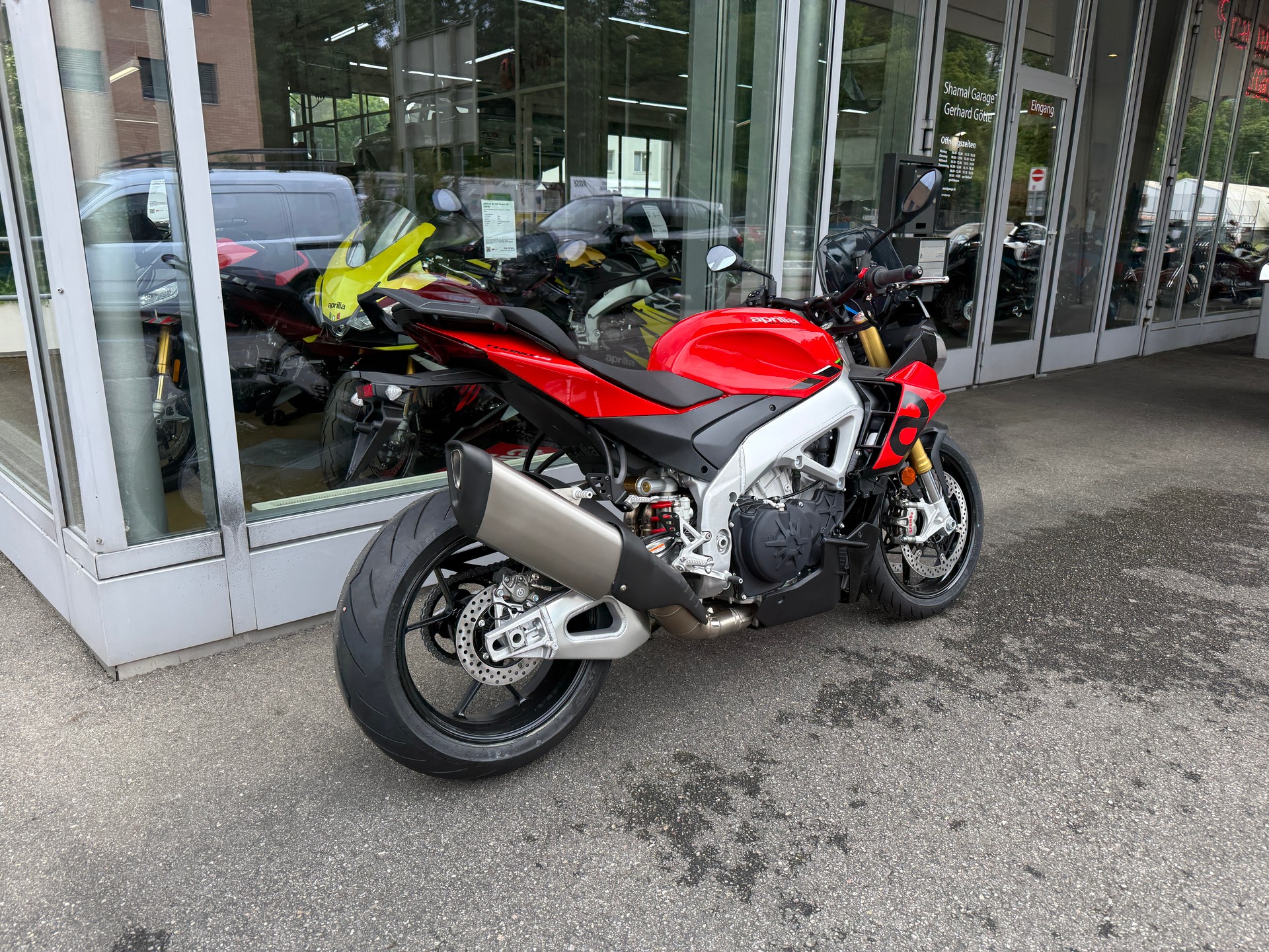 APRILIA Tuono V4 1100-image-2