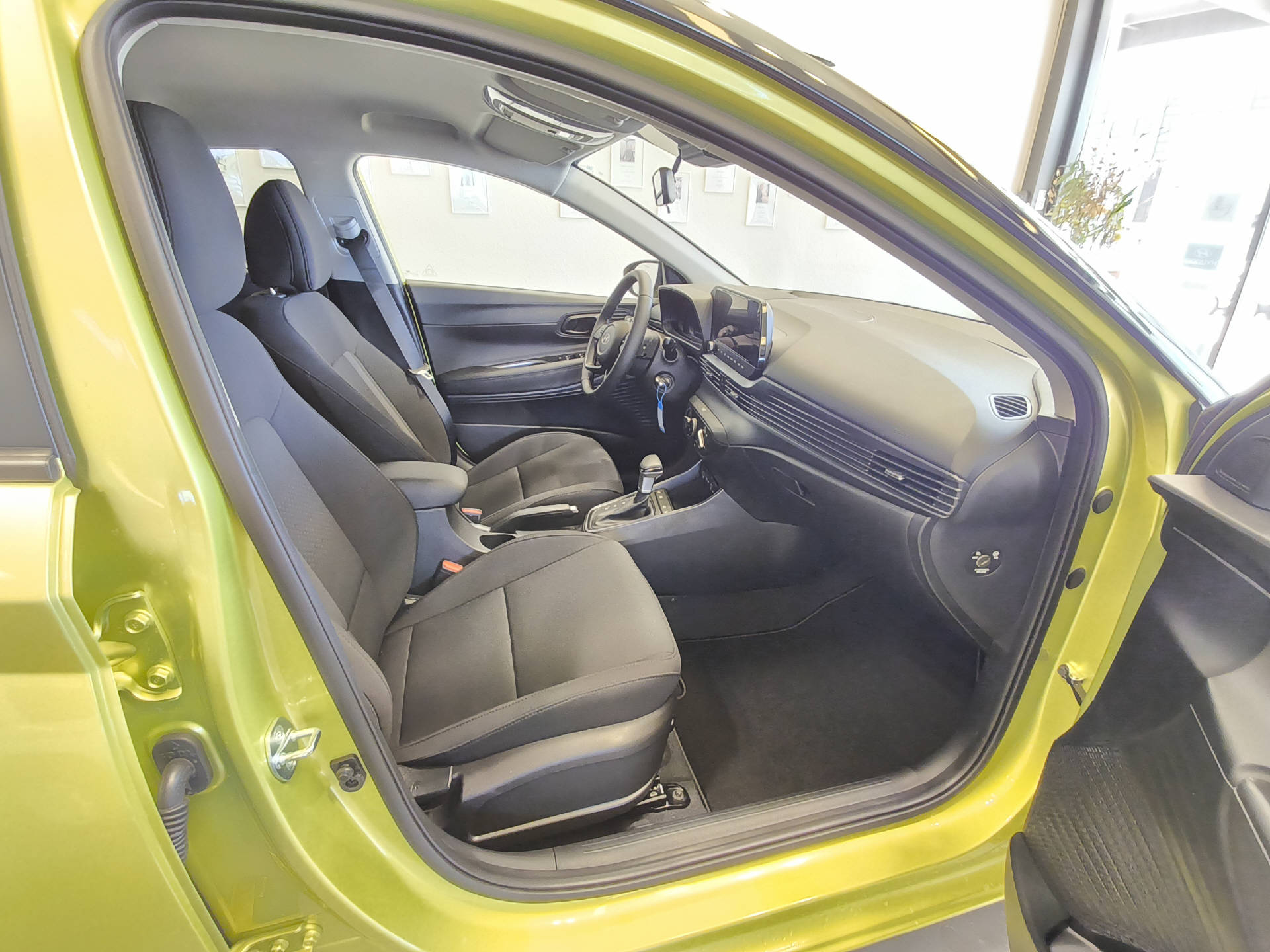 HYUNDAI i20 1.0 T-GDi Amplia-image-10