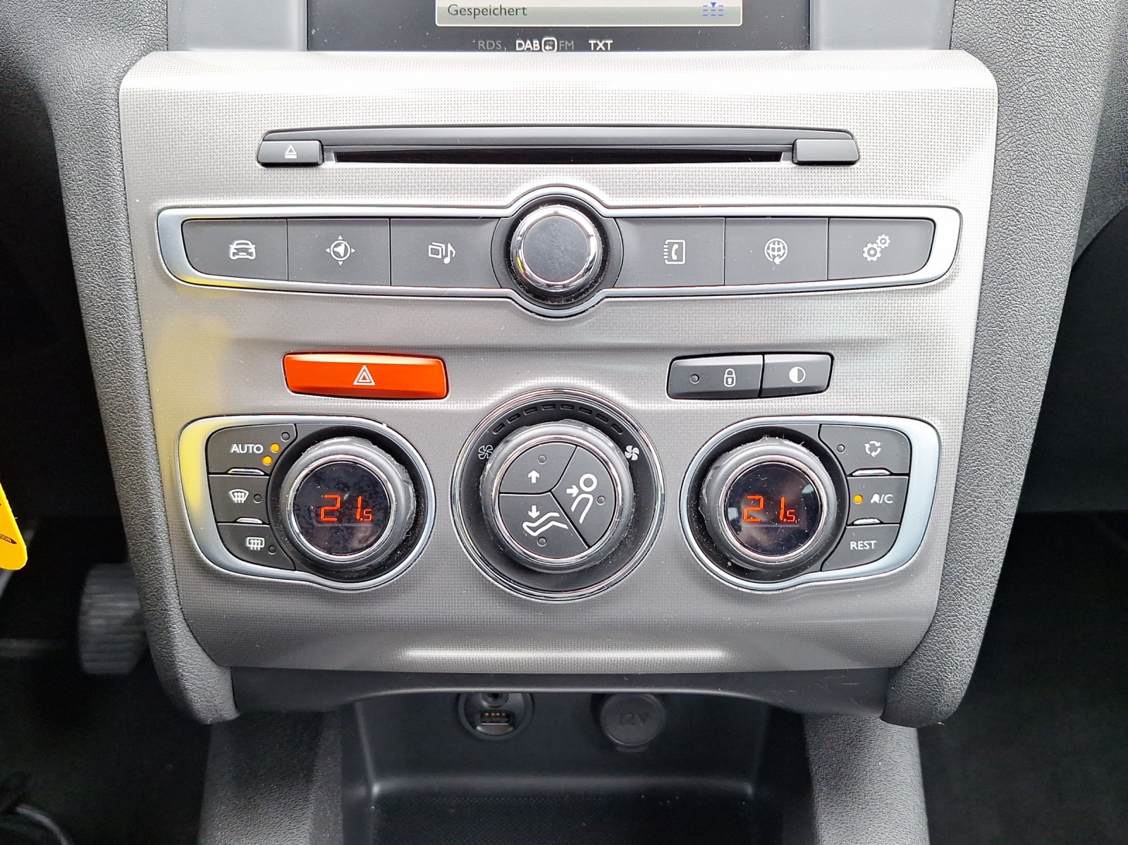 CITROEN C4 1.6 BlueHDi 120 Feel-image-12