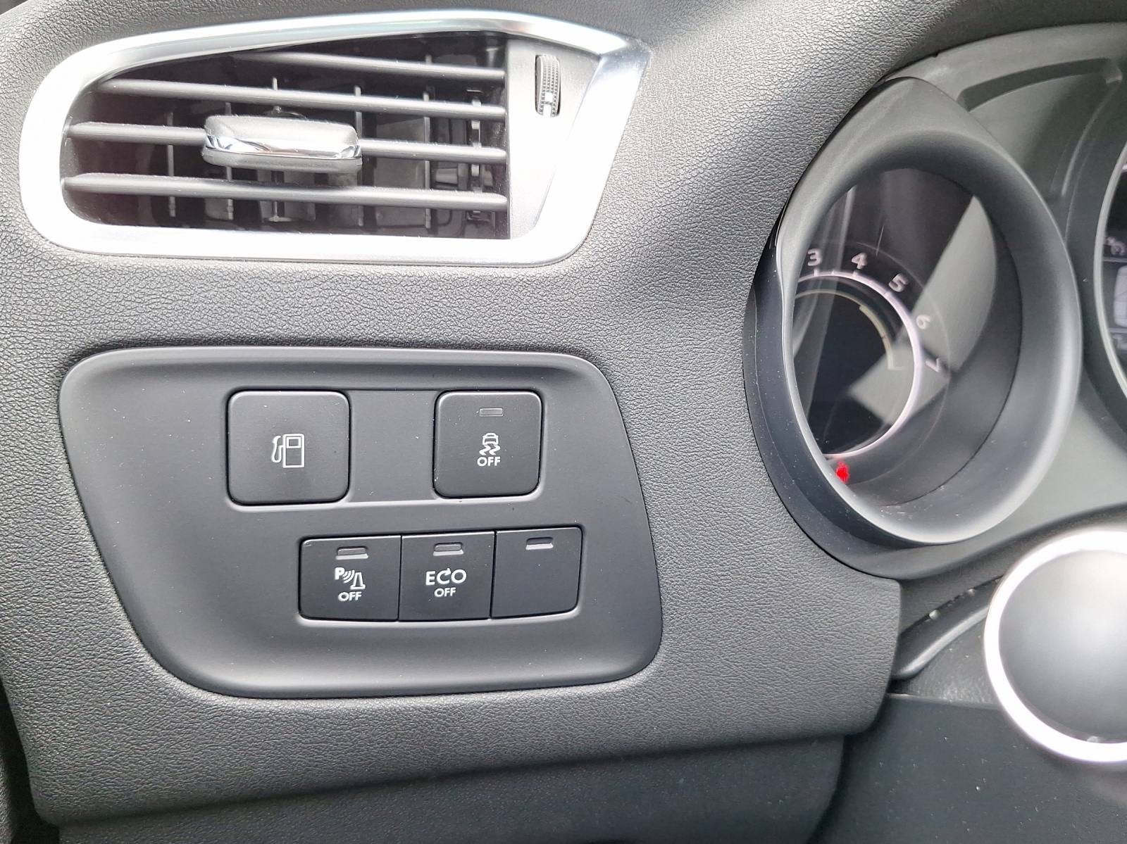 CITROEN C4 1.6 BlueHDi 120 Feel-image-19