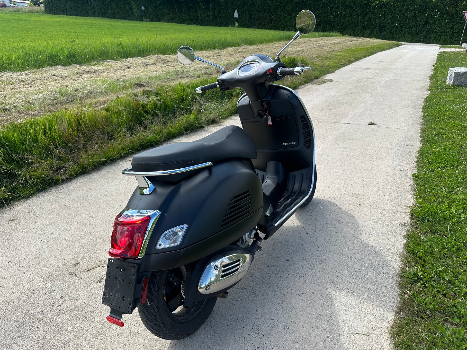 PIAGGIO Vespa GTS 300 Super Tech ABS-image-2