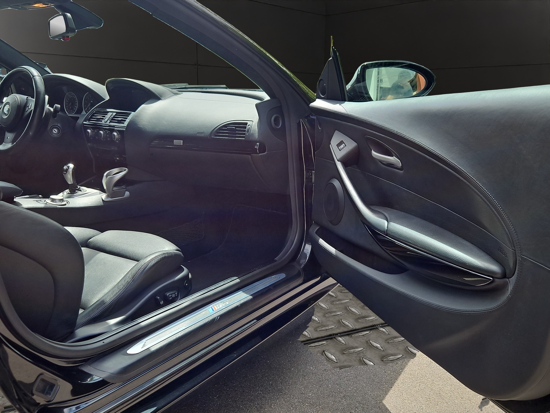 BMW M6-image-17