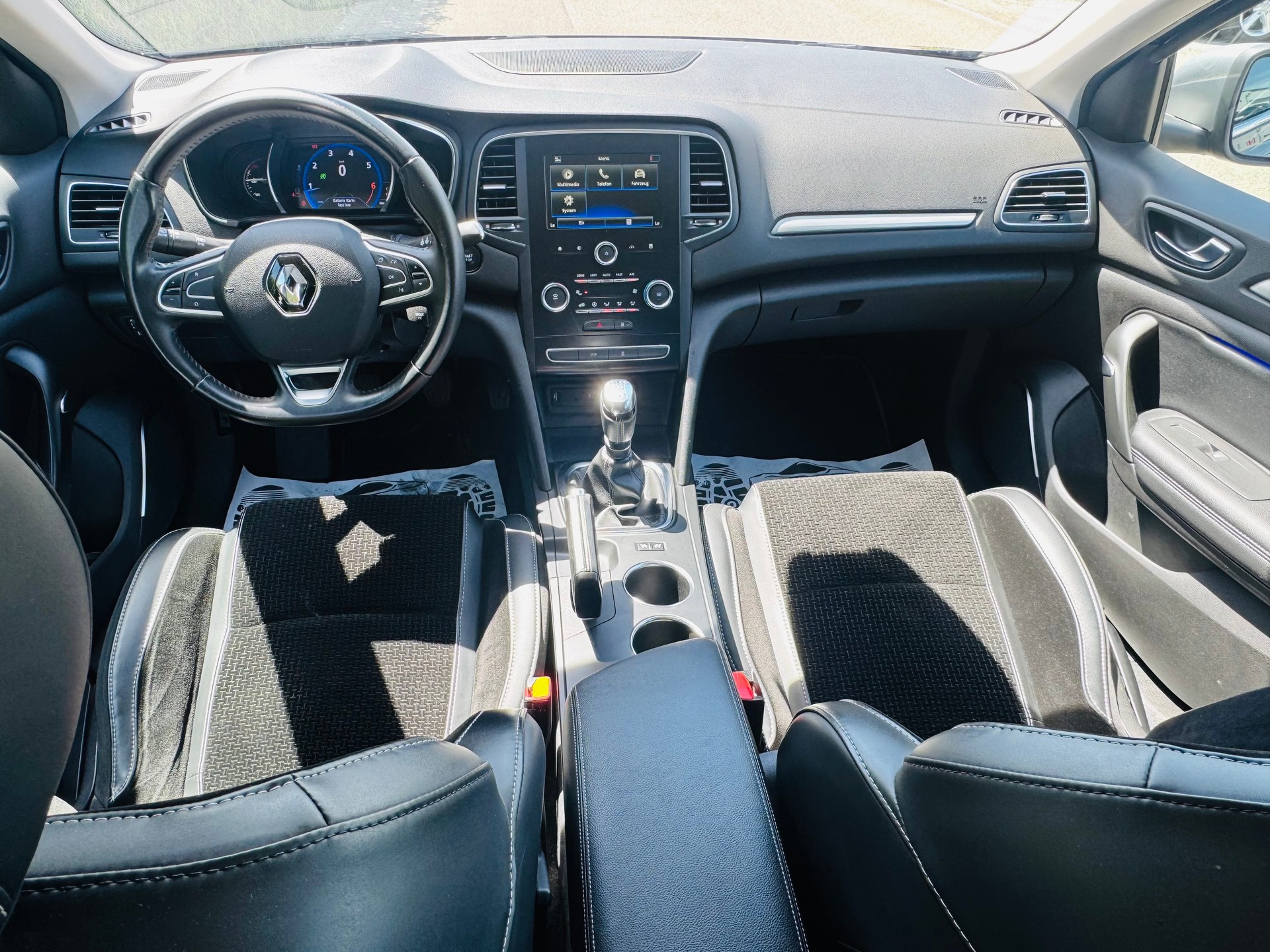 RENAULT Mégane Grandtour 1.3 16V Turbo GT Line-image-8