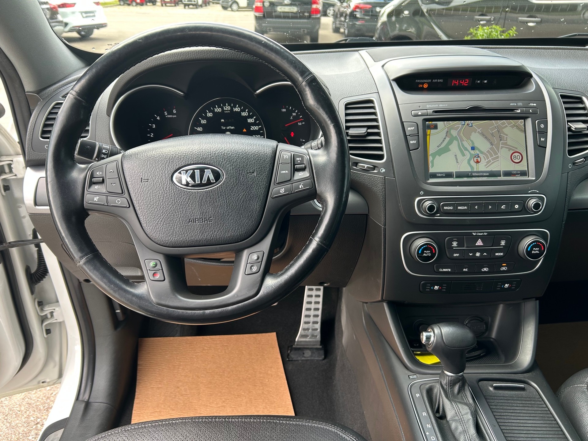 KIA Sorento 2.2 CRDI Style Automatic-image-9